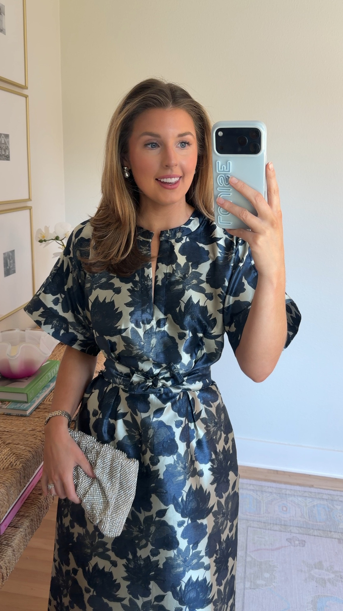 Fall or winter cocktail outfit idea! Wearing an XS - runs a little roomy!

Fall cocktail wedding guest dress // cocktail wedding guest dress // winter wedding