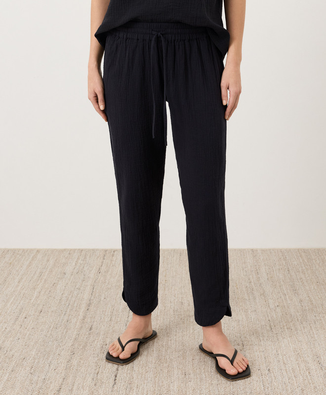 Women’s Coastal Double Gauze Tapered Pull-on Pant made with Organic Cotton | Pact | Pact Apparel