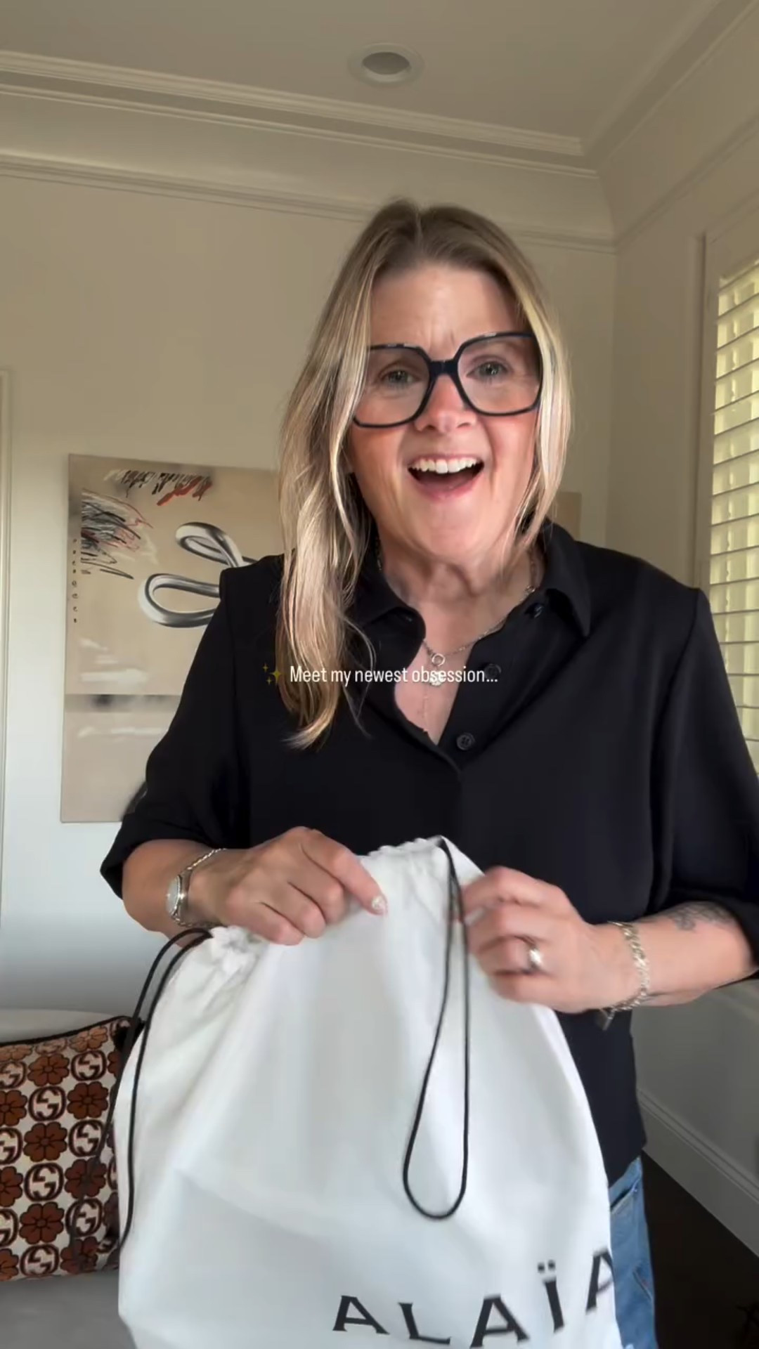 A new era for my bag collection — and Alaïa was the unexpected standout. I’ve been trying to branch out from the usual brands, and this one spoke to me. Understated yet sculptural, it’s everything I didn’t know I needed. 🖤

Would you carry her?

#alaïa #designerbag #fashionover50 @maisonalaia