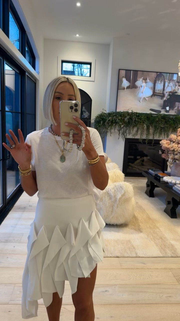 This skirt 😍😍😍 so good! Also linking my exact tee and seamless tee shirt bra that I love and wear every day!