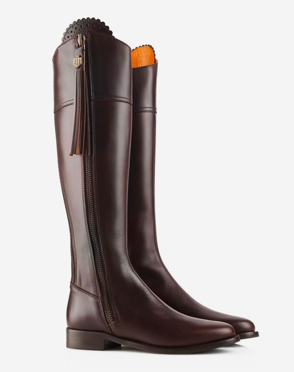 The most elegant and timeless riding boot to ever exist!!  The quality is top tier and I love that they have a “narrow calf” sizing option - that’s what I went with because I have petite legs and usually have issues with boots being too big in the calf.  I am a US 8 and went with the 39 in these  