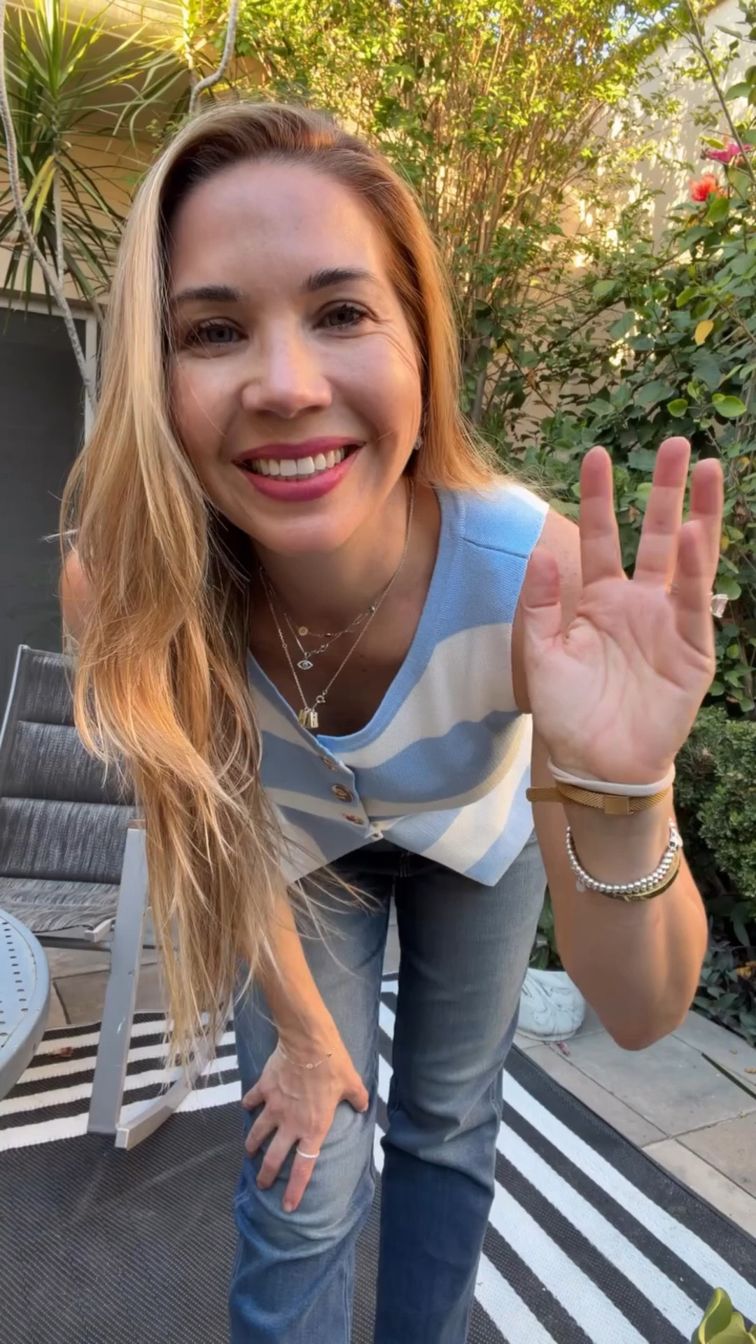 Super casual outfit of the day! 🤍💙 check link un bio for details of comment links to receive a DM with direct links