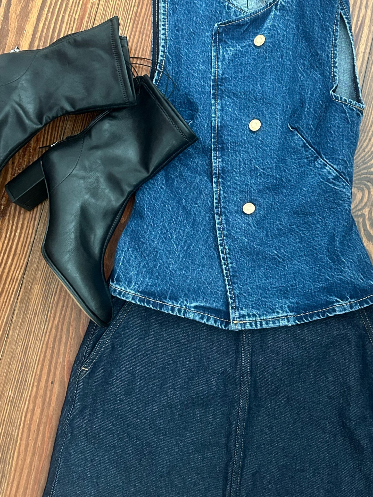 All you need is a little bit of denim 💙

#LTKSeasonal #LTKWorkwear #LTKStyleTip