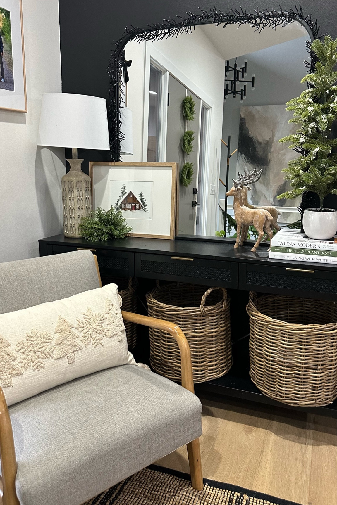 Christmas entryway, Christmas decor ideas

#LTKSeasonal #LTKHoliday #LTKhome