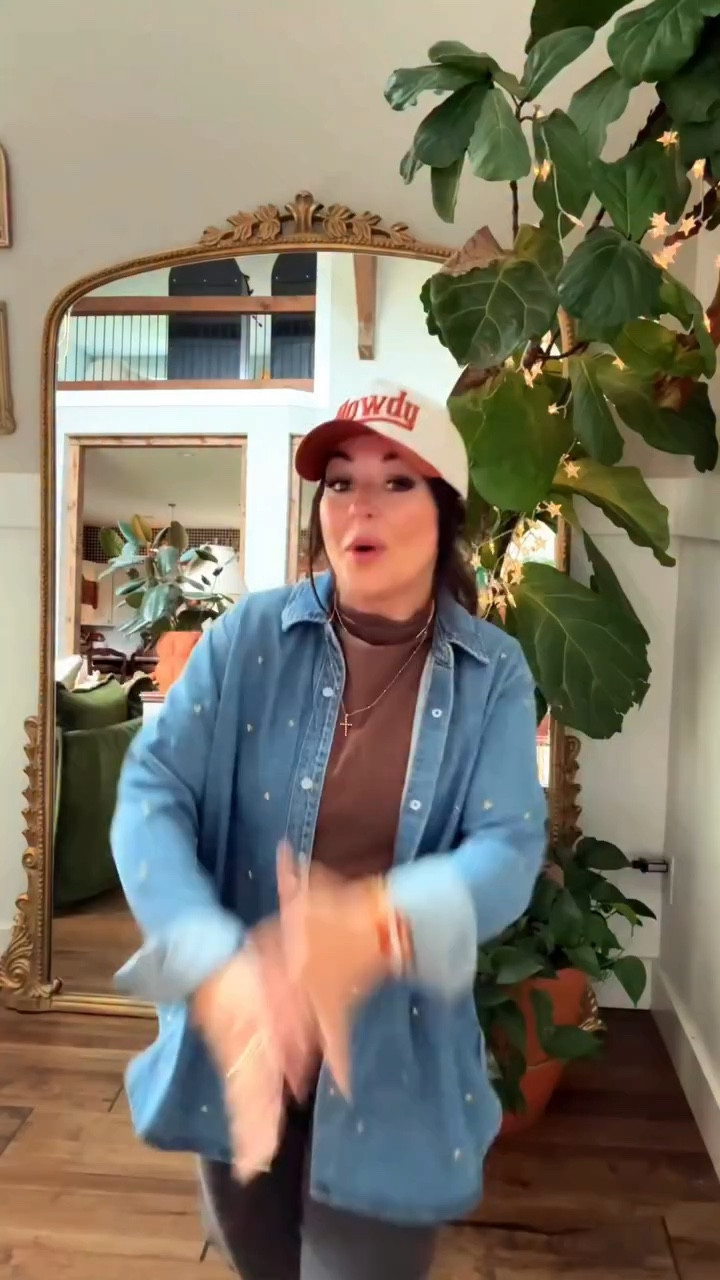 Sundays, Design & Devotion No. 12 🤍
Mirrors aren’t “too much”… they’re a secret weapon when you’re decorating…
They catch the light, open up dark spaces, and make a room feel bigger. And honestly? That’s our calling too…. To reflect Jesus wherever we are.
Matthew 5:14–16
You are the light of the world, like a city on a hilltop that cannot be hidden. No one lights a lamp and then puts it under a basket. Instead, a lamp is placed on a stand, where it gives light to everyone in the house. In the same way, let your good deeds shine out for all to see, so that everyone will praise your heavenly Father.

#sundayinspiration #farmhousestyle #bohofarmhouse #reflection