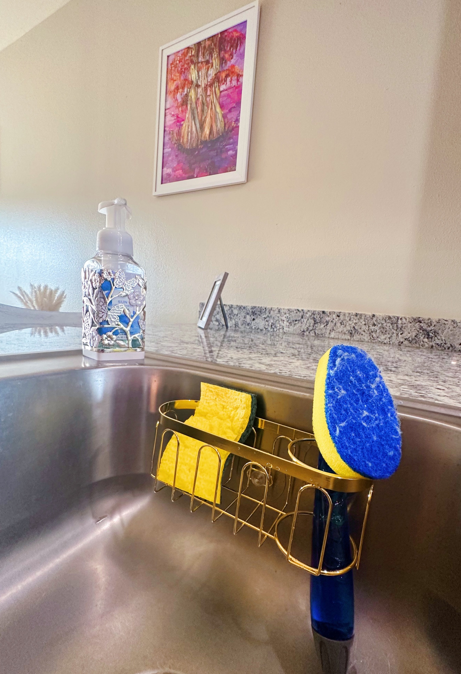 This suction cup sink caddy/sponge holder for your sink 🤝🏼 screams neat & organized. Available in silver & gold🫧🧽 Under $15 !!

#LTKstyletip #LTKunder50 #LTKhome