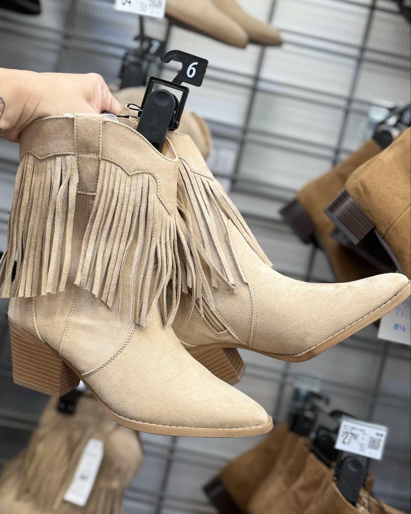 These boots were made for snaggin’ deals, and that’s just what I did 🤠💸
Found these fringe beauties at WALMART — buttery soft, comfy, and under $40?! Yes please.
Perfect for fall fits, pumpkin patches, and pretending you’re in a country music video. 😂
#LTKFinds #WalmartFashion #TheFBombMom


#LTKSeasonal #LTKFindsUnder50 #LTKShoeCrush