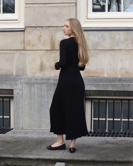 Black dress look 🖤

Midi dress, black dress, fitted dress, minimal dress 

#LTKstyletip #LTKeurope #LTKSeasonal