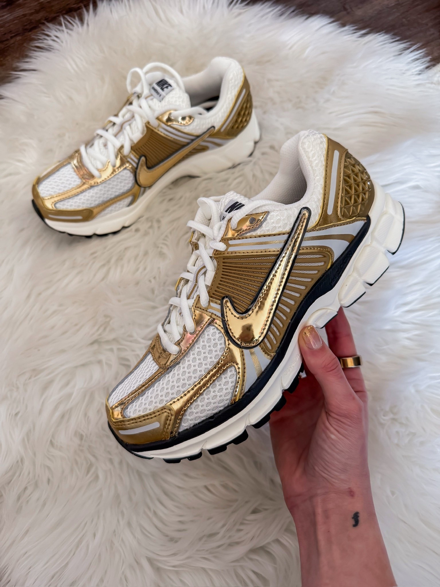 Metallic Nike sneakers 

#LTKfitnessgoals #LTKActive