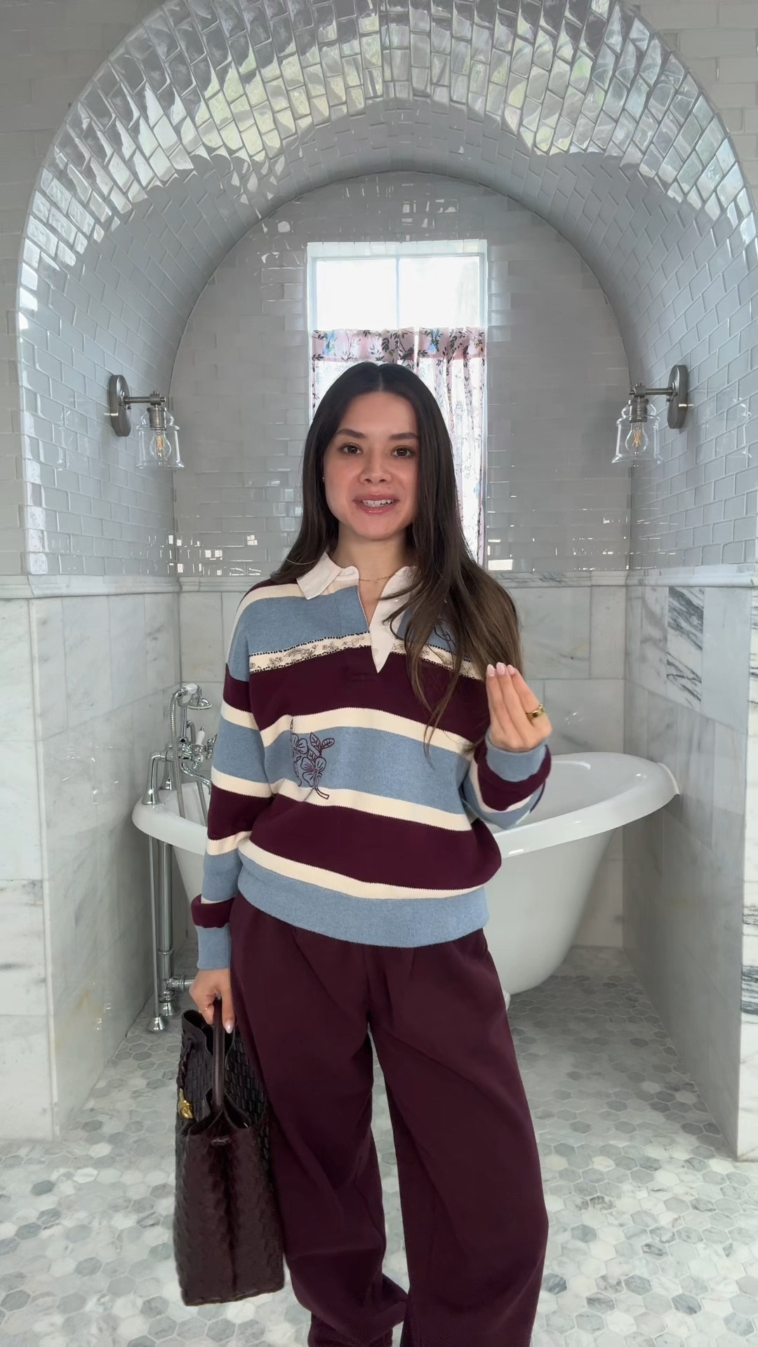 my sweatpants errand go to outfit

sweatpant outfit, petite fashion, maroon sweatpants, bottega andiamo, miumiu new balance sneakers, rugby top

#LTKFindsUnder100 #LTKPetite