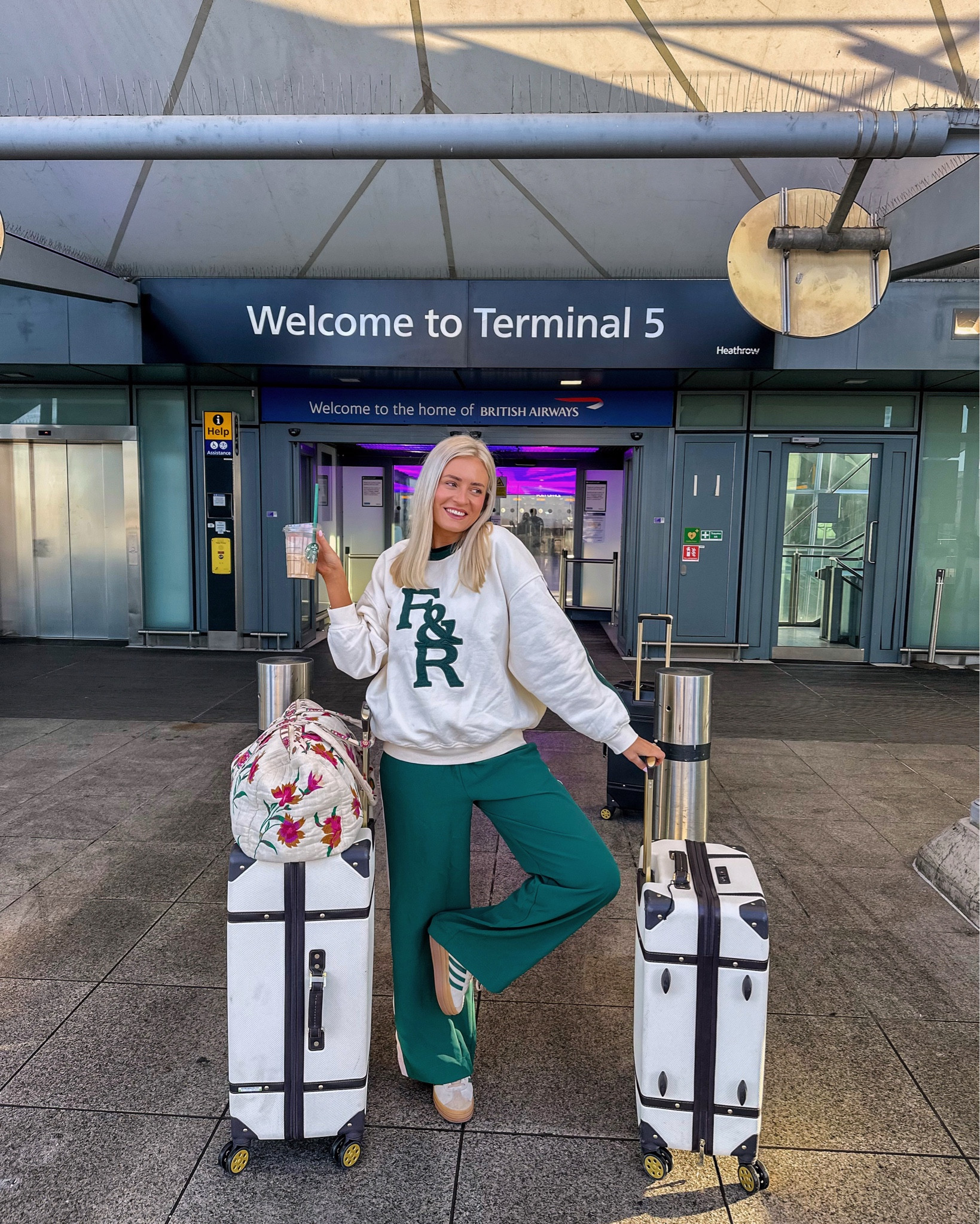 Very happy that my first pic of 2025 is an airport pic ✈️ it’s honeymoon time woooo 🌴