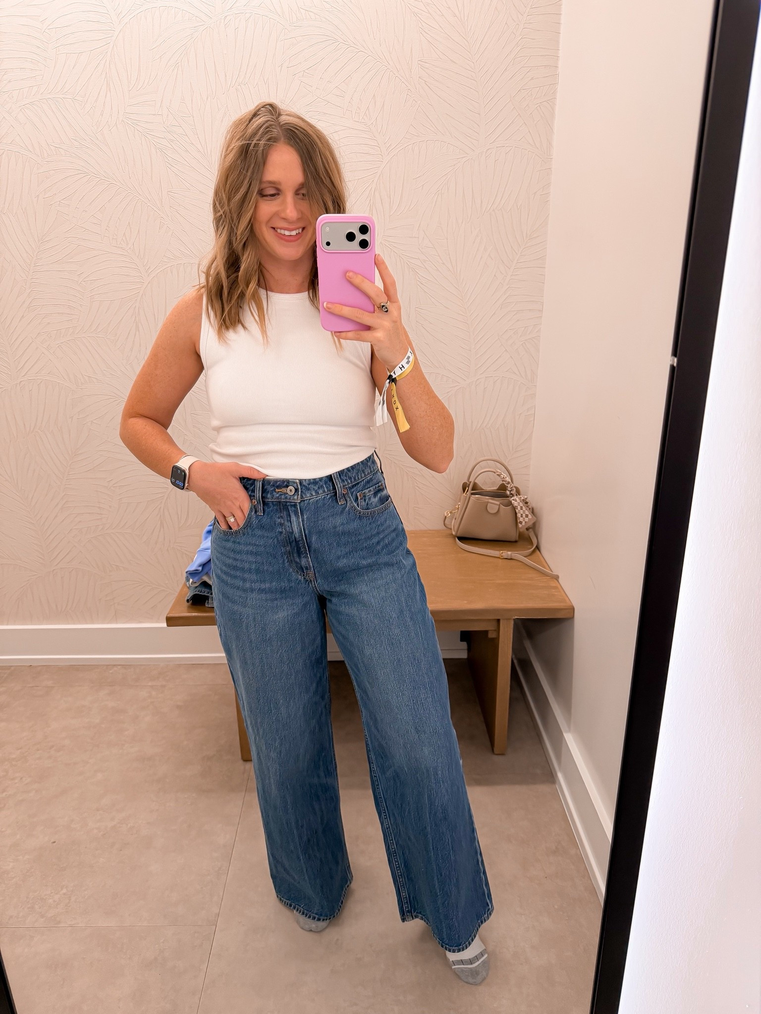 POV: You packed for NYC and somehow Abercrombie understood the assignment. 🍎✨ @abercrombie 

This try-on haul came with me to the Big Apple and every piece earned a spot in my suitcase. From the perfect wide-leg high-rise jeans to the built-in bra tank that makes getting dressed so much easier, these are the effortless basics I’m reaching for on repeat. And don’t even get me started on the mock neck crew sweatshirt—perfect for cool mornings, travel days, and everything in between.

Which piece would you wear first? 🖤

#AbercrombieStyle #NYCOutfits #NYCFashion #TryOnHaul #AbercrombieHaul #WideLegJeans #HighRiseJeans #BuiltInBraTank #MockNeckSweatshirt #TravelOutfits #CapsuleWardrobe #EverydayStyle #CasualChic #FashionReels

#LTKxAbercrombie #LTKootd #LTKSaleAlert