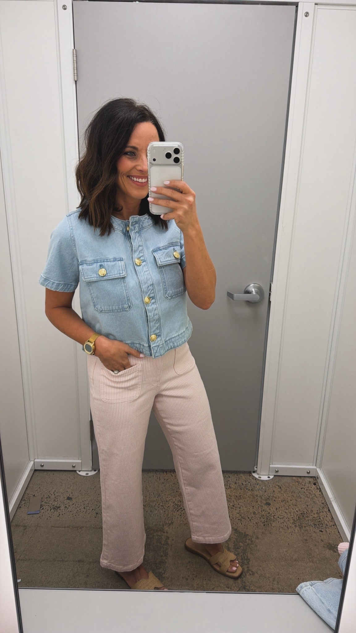 this outfit is so cute for spring 🌸
lightweight denim top + striped pants = the perfect casual chic outfit
#springoutfit #casualchic #denimtop #stripedpants #everydayoutfit #ltkstyle #ltkfinds

#LTKPetite