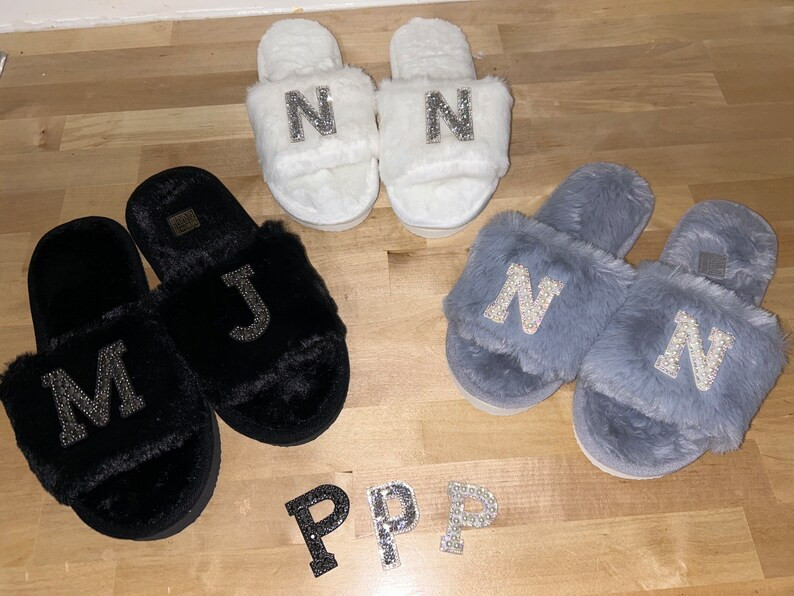 Custom Pearl Letter Monogram Slippers Bridal Party Pearl Slippers Mrs. Bride Slippers - Etsy | Etsy (US)