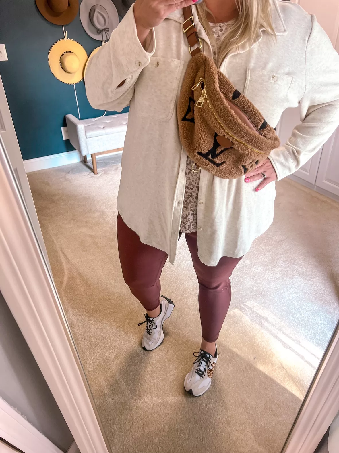 outfit louis vuitton teddy bumbag
