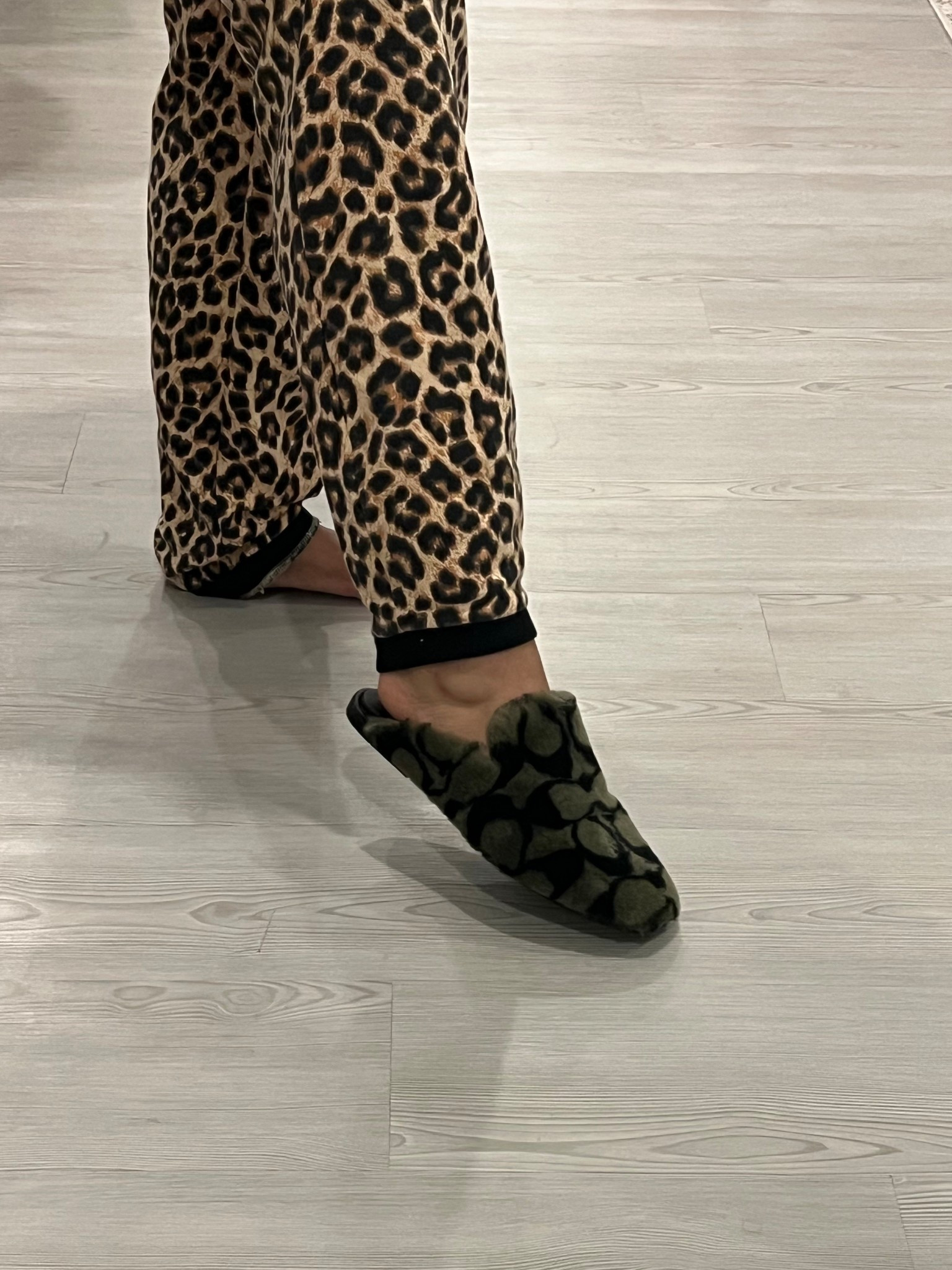 New #coach Sherling Slippers 

#LTKTravel #LTKStyleTip #LTKItBag