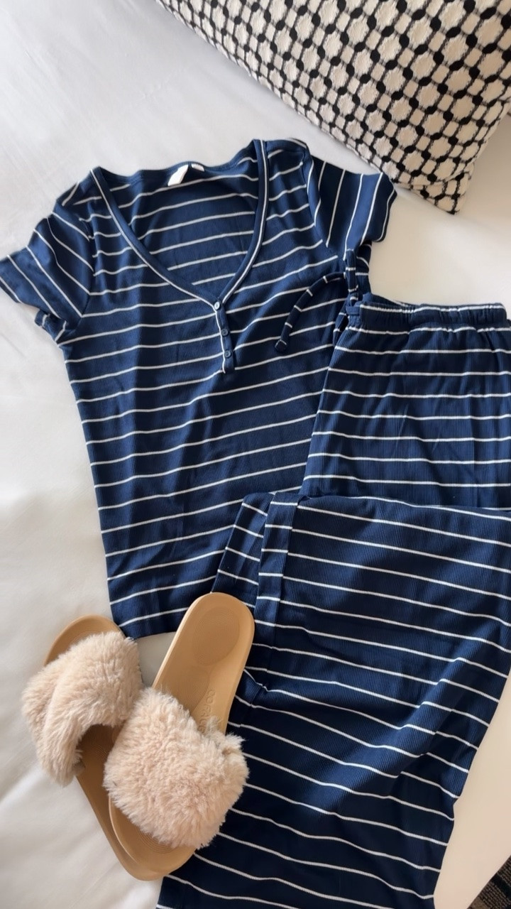 I own these pjs in 4 colors and wear them on rotation!!! Size small!!!

#LTKSaleAlert #LTKootd #LTKmomlife