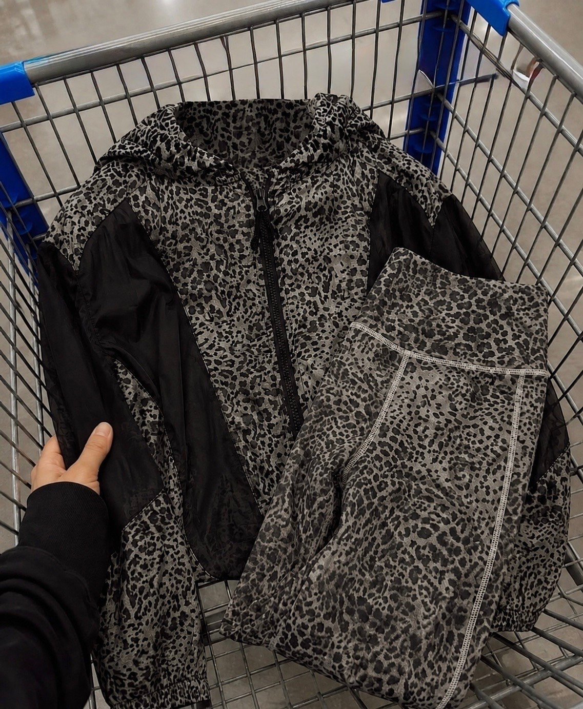 The cutest athletic set at Walmart

#LTKfitnessgoals #LTKgrwm #LTKMidsize
