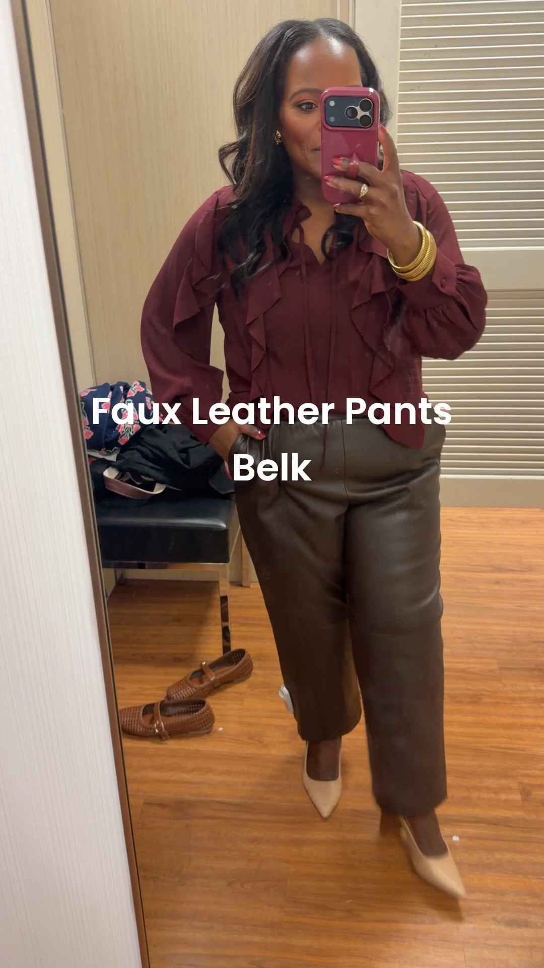 I definitely didn’t leave @Belk without these Vince Camuto faux leather ankle pants! Love the quality and the price point! 💁🏽‍♀️ p.s. they also come in plus sizes!