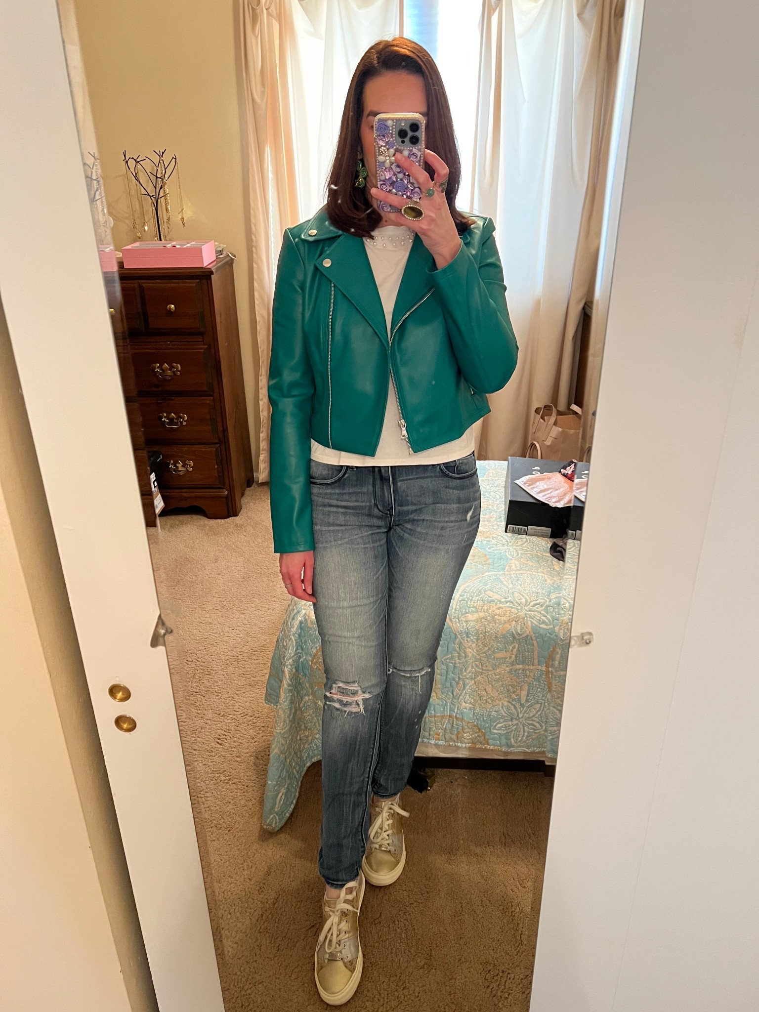 White cropped tee (small). Green faux leather moto jacket (small). Mid ride medium wash skinny jeans (4). Gold and silver sneakers (8.5). #tee #tshirt #croppedtshirt #whitetshirt #greenjacket #motojacket #fauxleatherjacket #skinnyjeans #jeans #mediumwashjeans #sneakers #goldsneakers #silversneakers #stpatricksday #stpatricksdayoutfit
Spring Fashion

#LTKStyleTip #LTKFindsUnder100 #LTKSpringSale