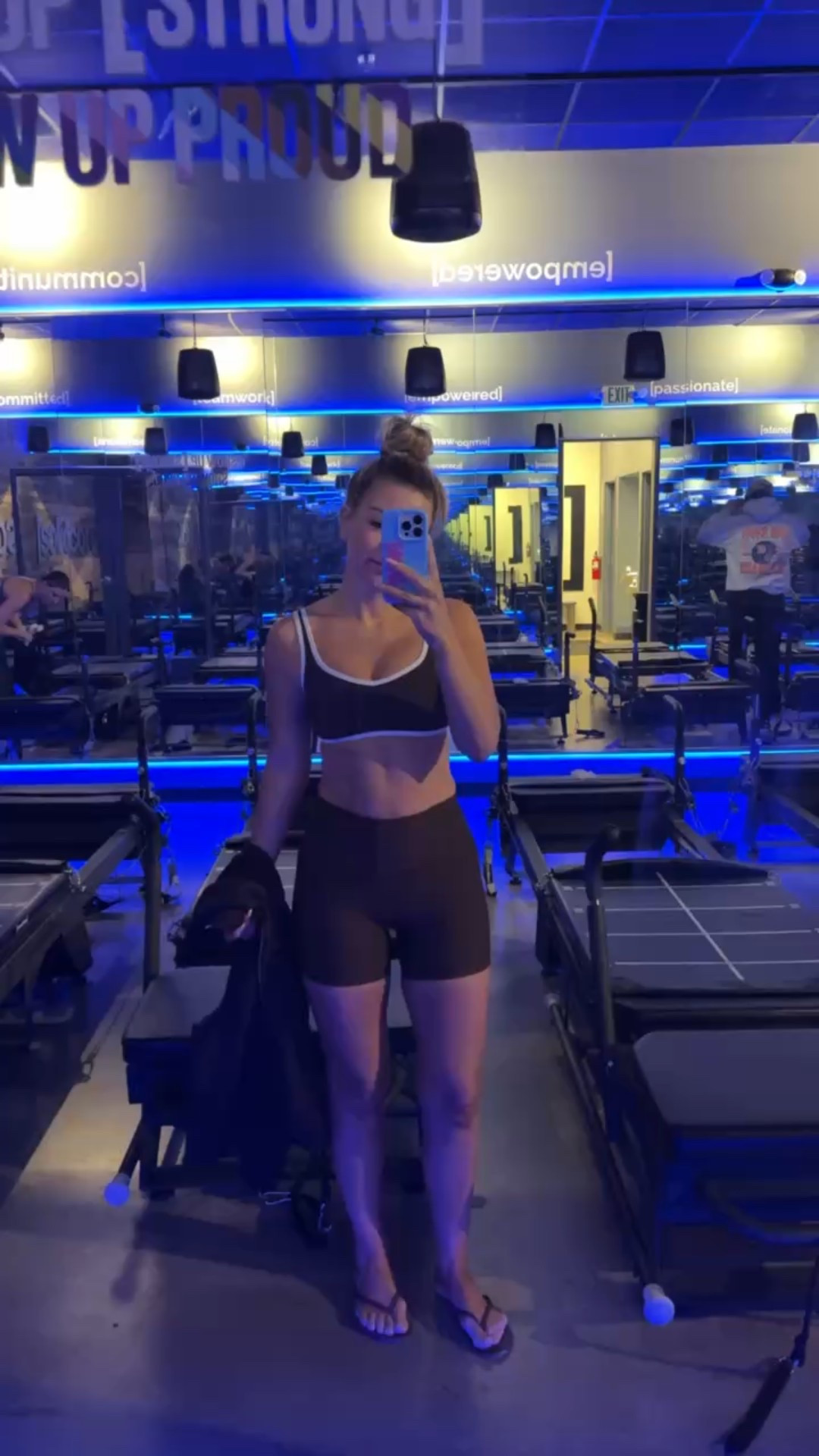 Anf brown sports bra and workout shorts set fitness gym look everyday workout set 

Abercrombie code: AF15

Wearing xs in top smalls in bottoms. 



#LTKStyleTip #LTKSaleAlert #LTKActive