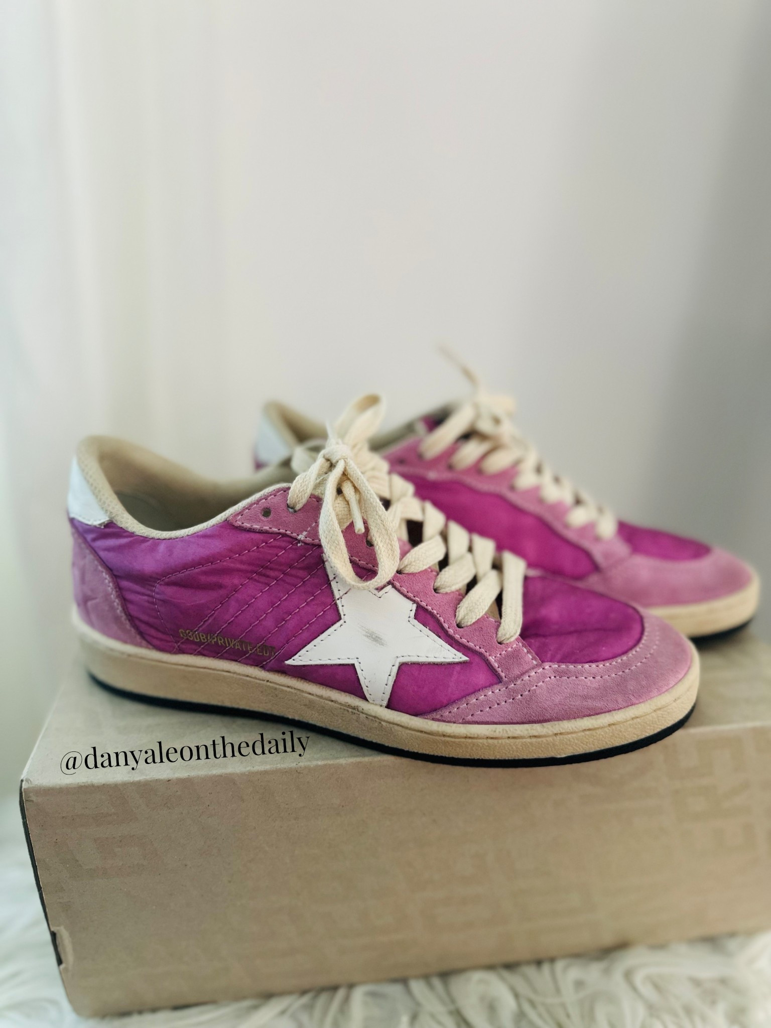 My favorite new pair of Golden Gooses!!!! I love the color and style. SO cute!! 

Sneakers. Shoes. Golden Gooses.

#LTKgrwm #LTKootd