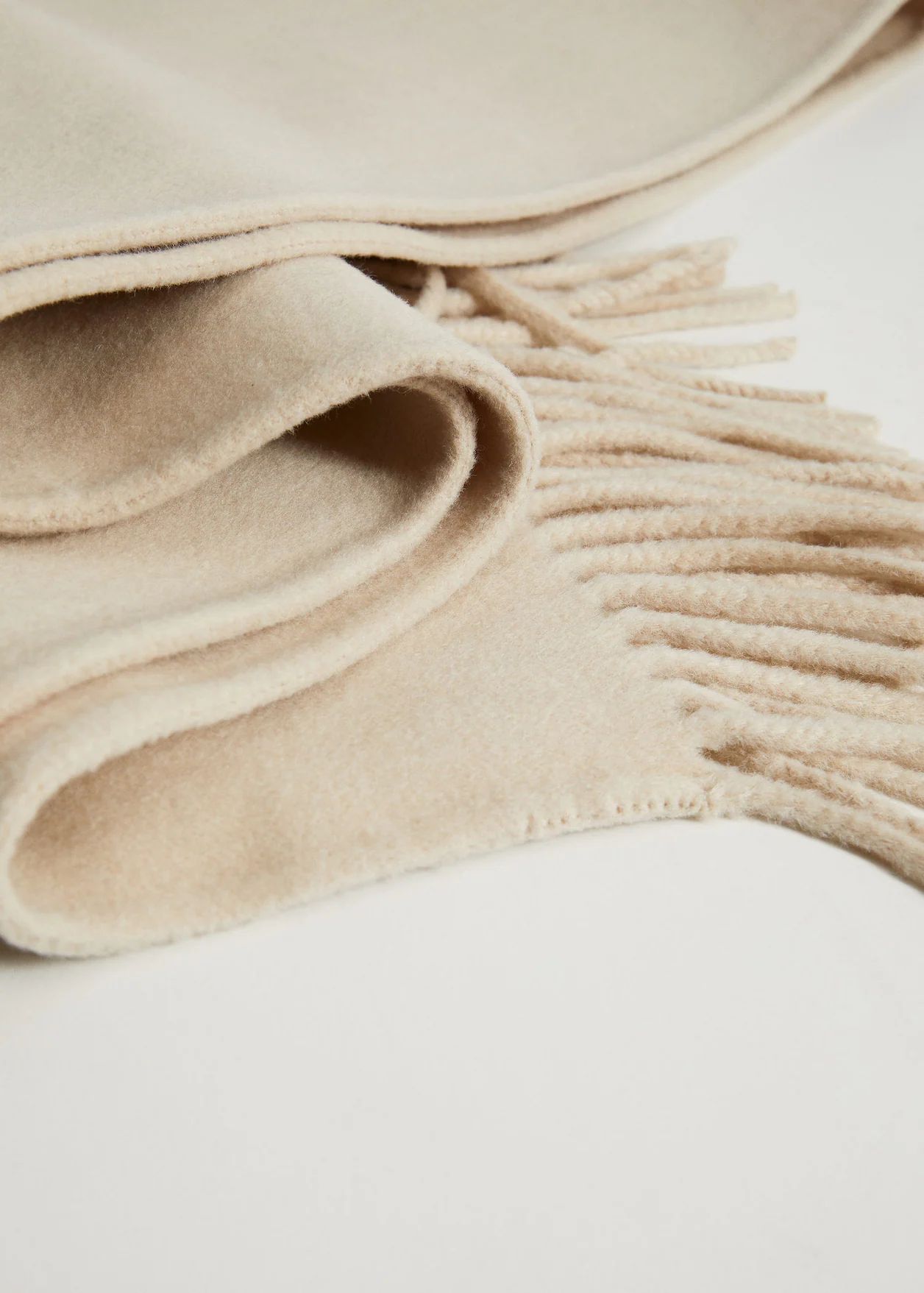 Fringed edge wool-blend scarf | MANGO (US)