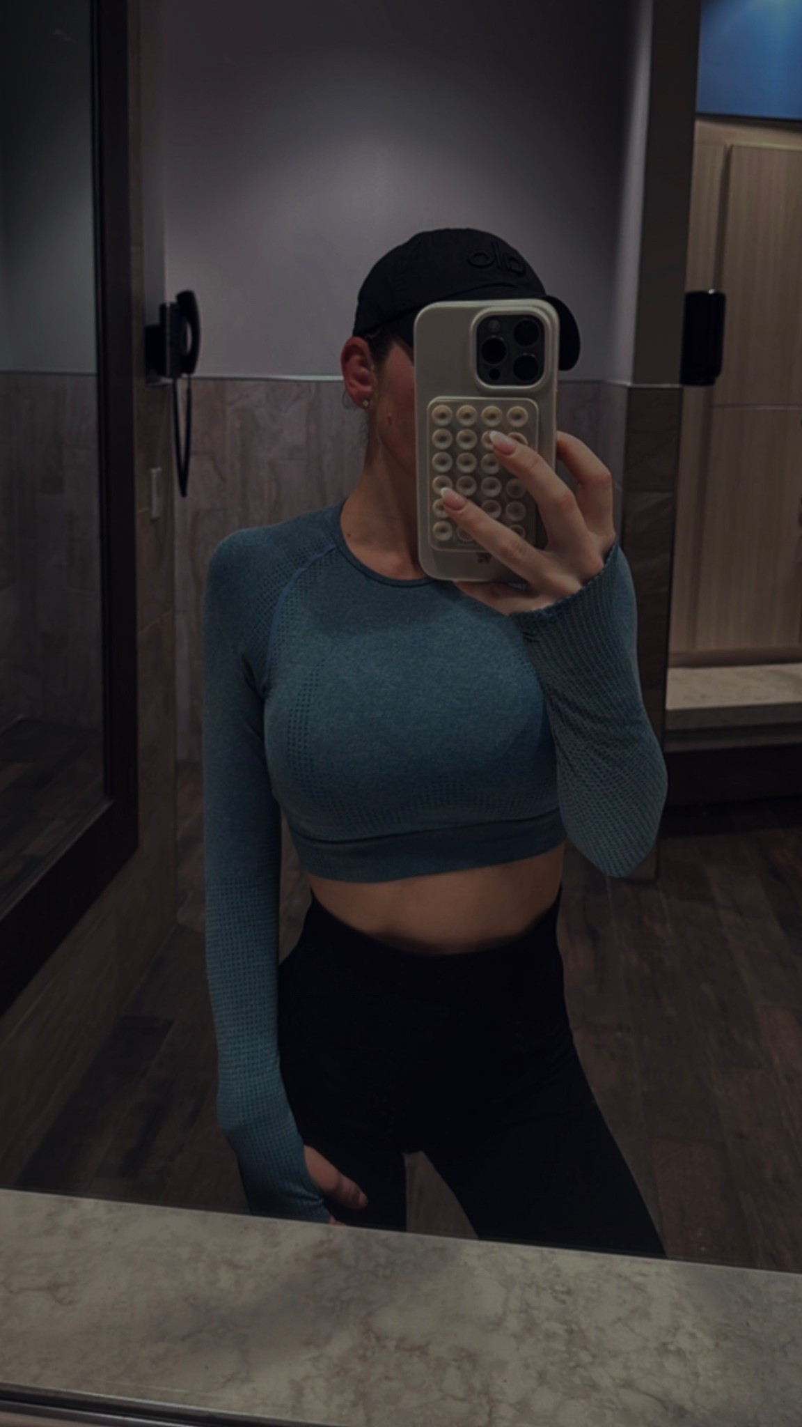Gymshark dupe long-sleeved cropped top 🦈

#LTKCyberWeek #LTKActive #LTKPetite
