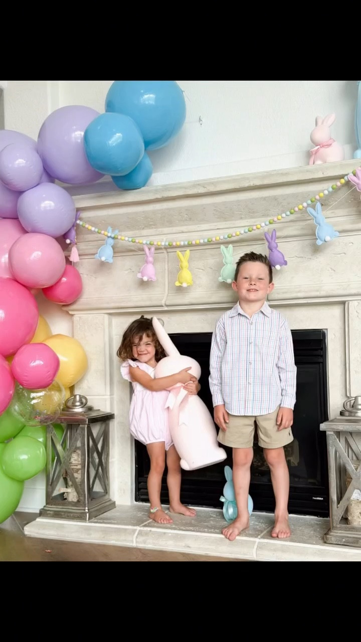 Easter photoshoot with @partyaire !! Yall know I love a balloon arch and what better than reusable balloons! These are so good and great quality and inflates in minutes! #balloonarch #easter #easterphotoshoot #diy #party