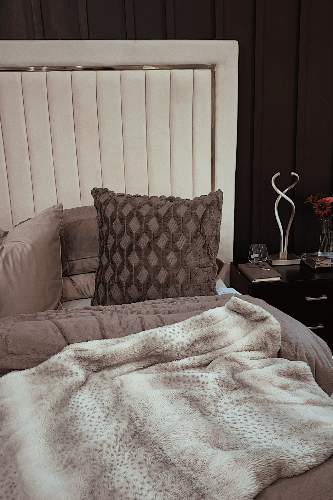 Fall bedding is officially here! Also linking my bed because it’s on MAJOR sale right now. 


#LTKsalealert #LTKhome #LTKHolidaySale