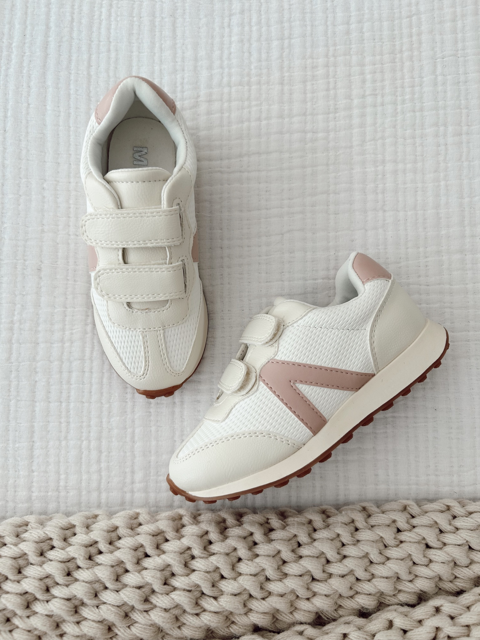 toddler girl shoes! 🤍

#pinkshoes #toddlergirl #toddler #toddlershoes #mia #veja #velcro #slipon #cute #affordable