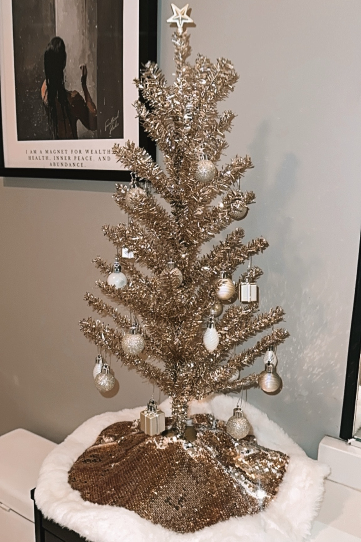 Mini Christmas tree 🎄
#target #christmasdecor #merrychristmas #cheapchristmas #smalltree #goldtree #smallchristmastree #aesthetictree

#LTKhome #LTKHoliday #LTKSeasonal