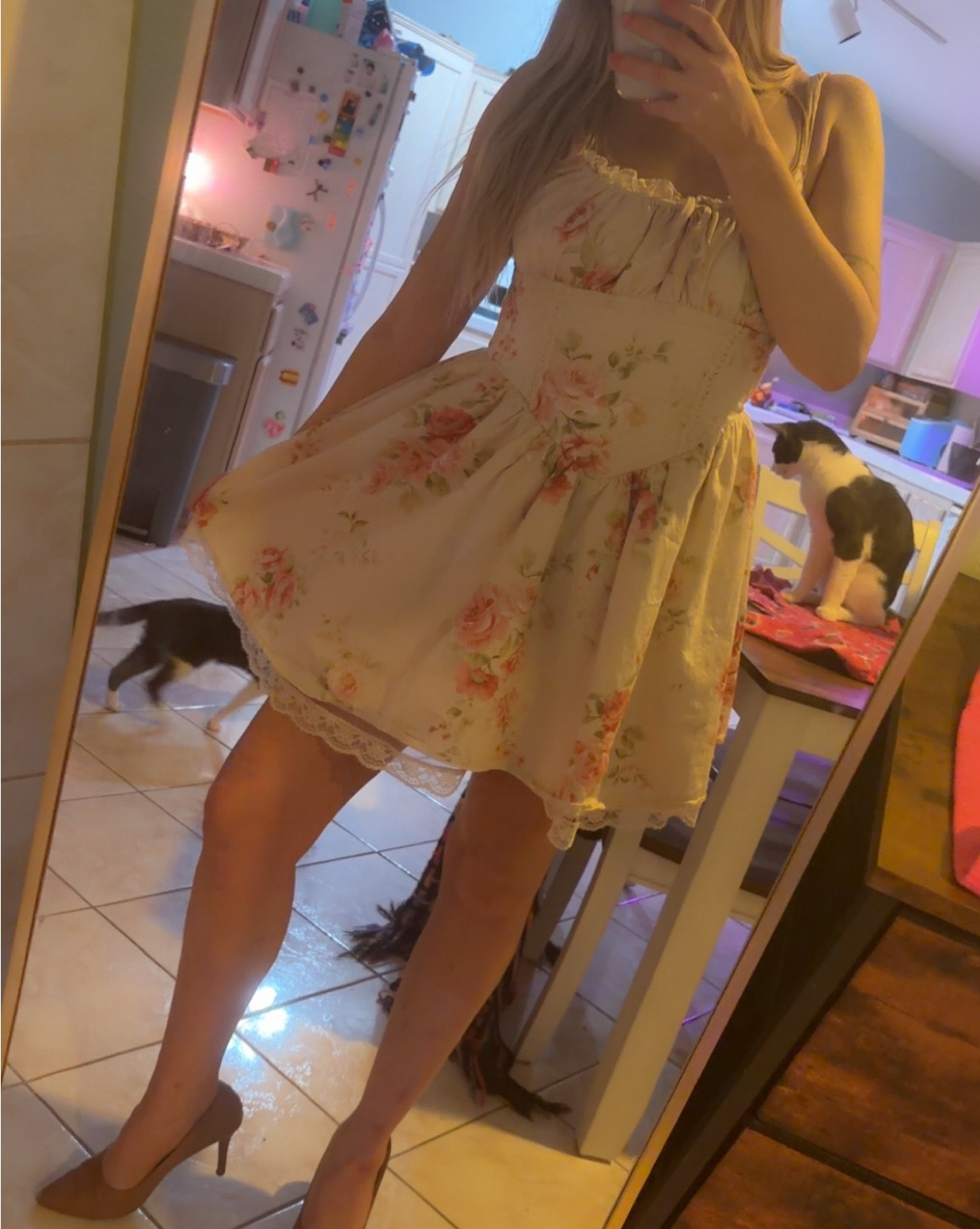 Gorgeous floral sundress from target perfect for spring, vacation or valentines date night 💗