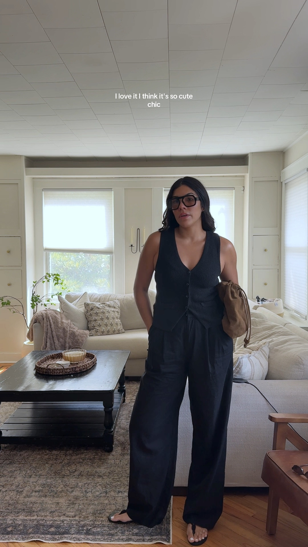 These gap linen pants with this Target vest is one of my favorite outfit combos 🖤