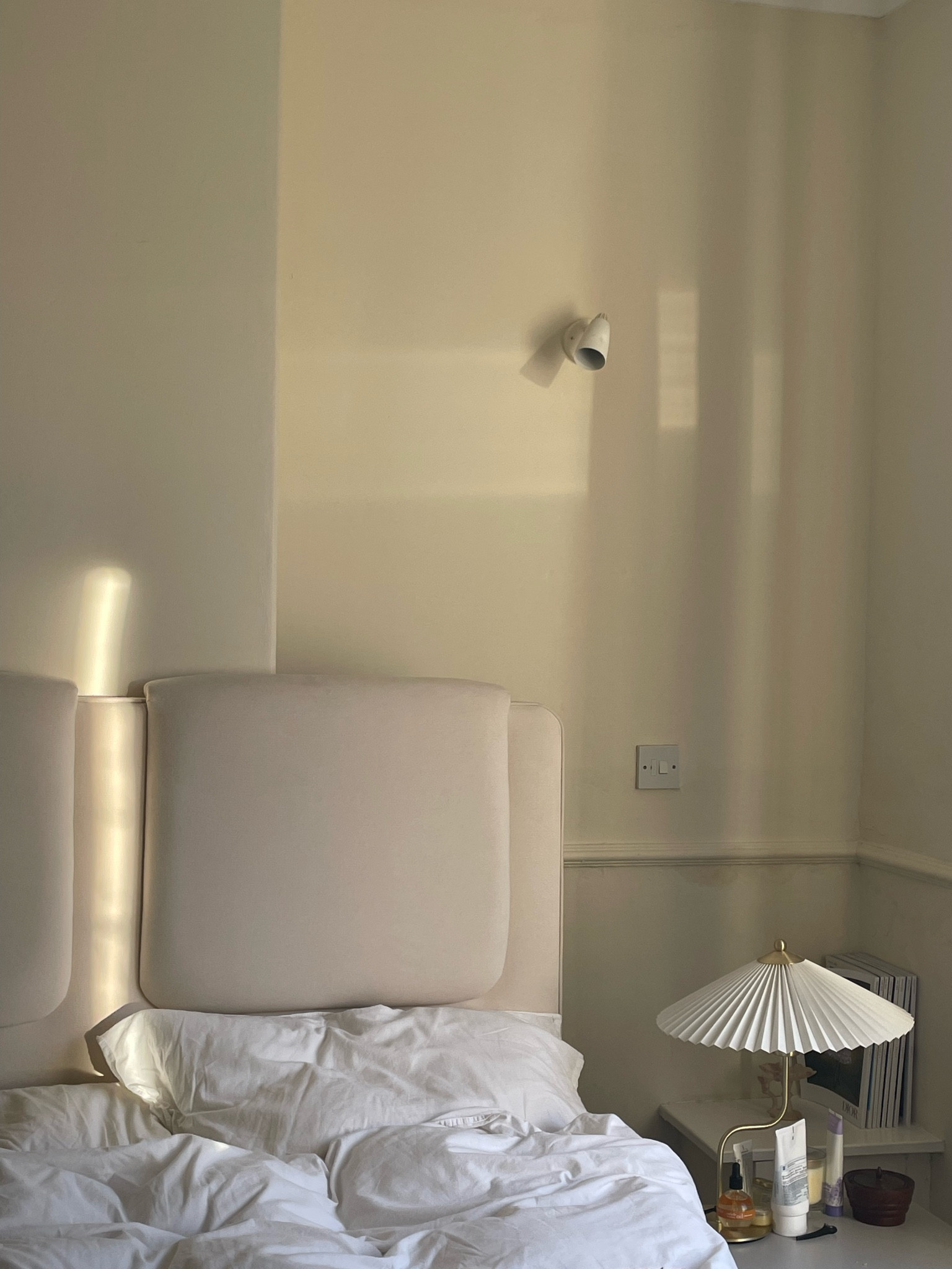 crisp afternoon sunlight 

#freshbedding #linenbedding #neutralbedroom #simplestyling #neutralhomedecor #bedroomstyling #hmm #hm #sunnyevening #luxurybedding #bedroominspo #bedroomideas #interiorstyling #beddingsets #myhometoday #freshsheets

#wonderfuleveryday #bedroominspiration #minimalhouse #minimalhome #beigehome #beigeaesthetic #wabisabinteriors #wabisabistyle #japandiinterior #japandistyle #aesthetics #beigebedroom #minimalbedroom #minimaldecor minimal bedroom, beige bedroom, neutral bedroom, neutral home, neutral home decor, minimal decor

#LTKstyletip #LTKhome #LTKeurope