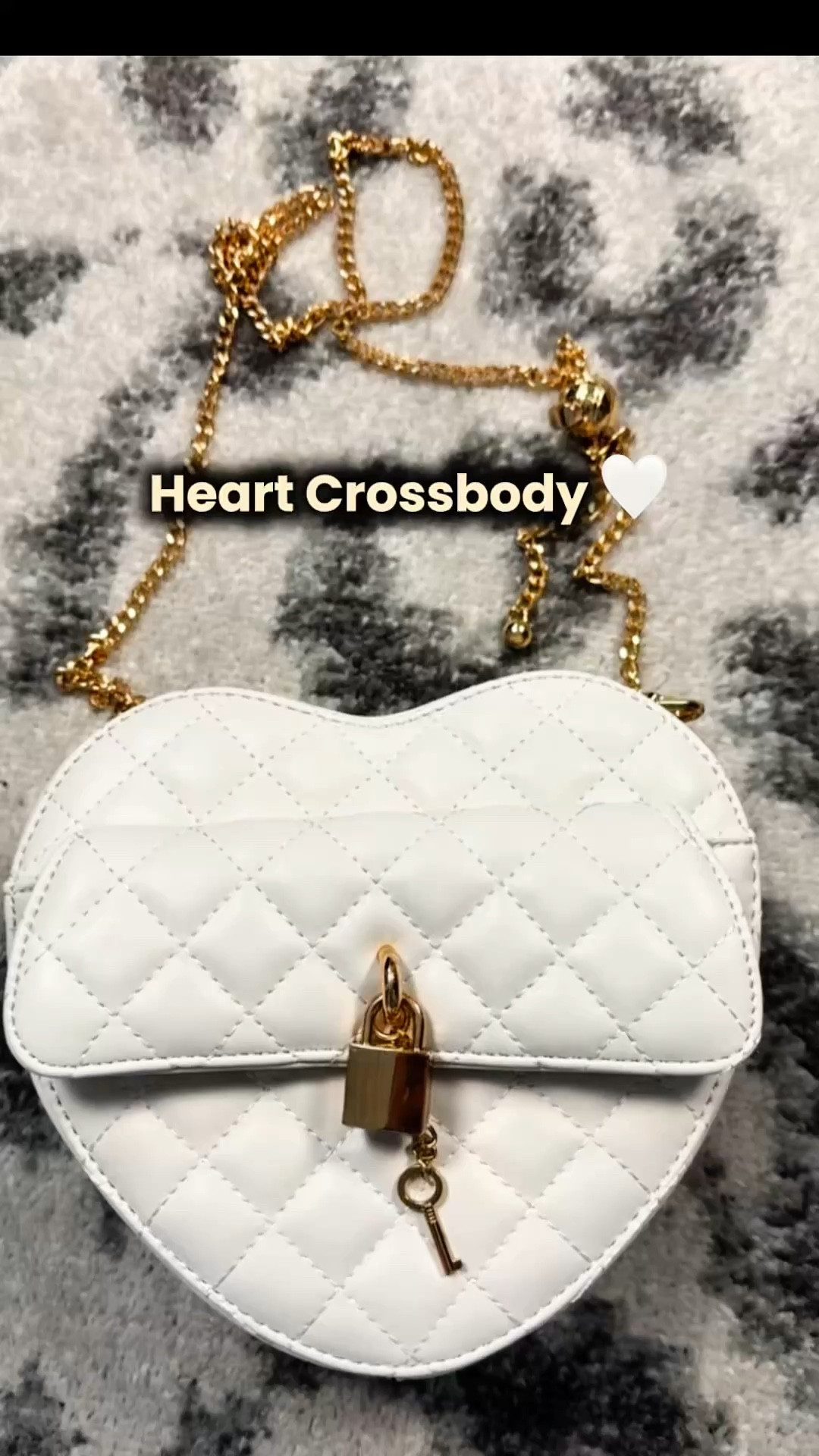 Heart crossbody bag 🤍

I originally bought this for Valentine’s Day but ended up styling it with one of my date night outfits and now I’m obsessed. Such a cute little statement bag.

#LTKSeasonal #LTKOver40 #LTKspringtrends