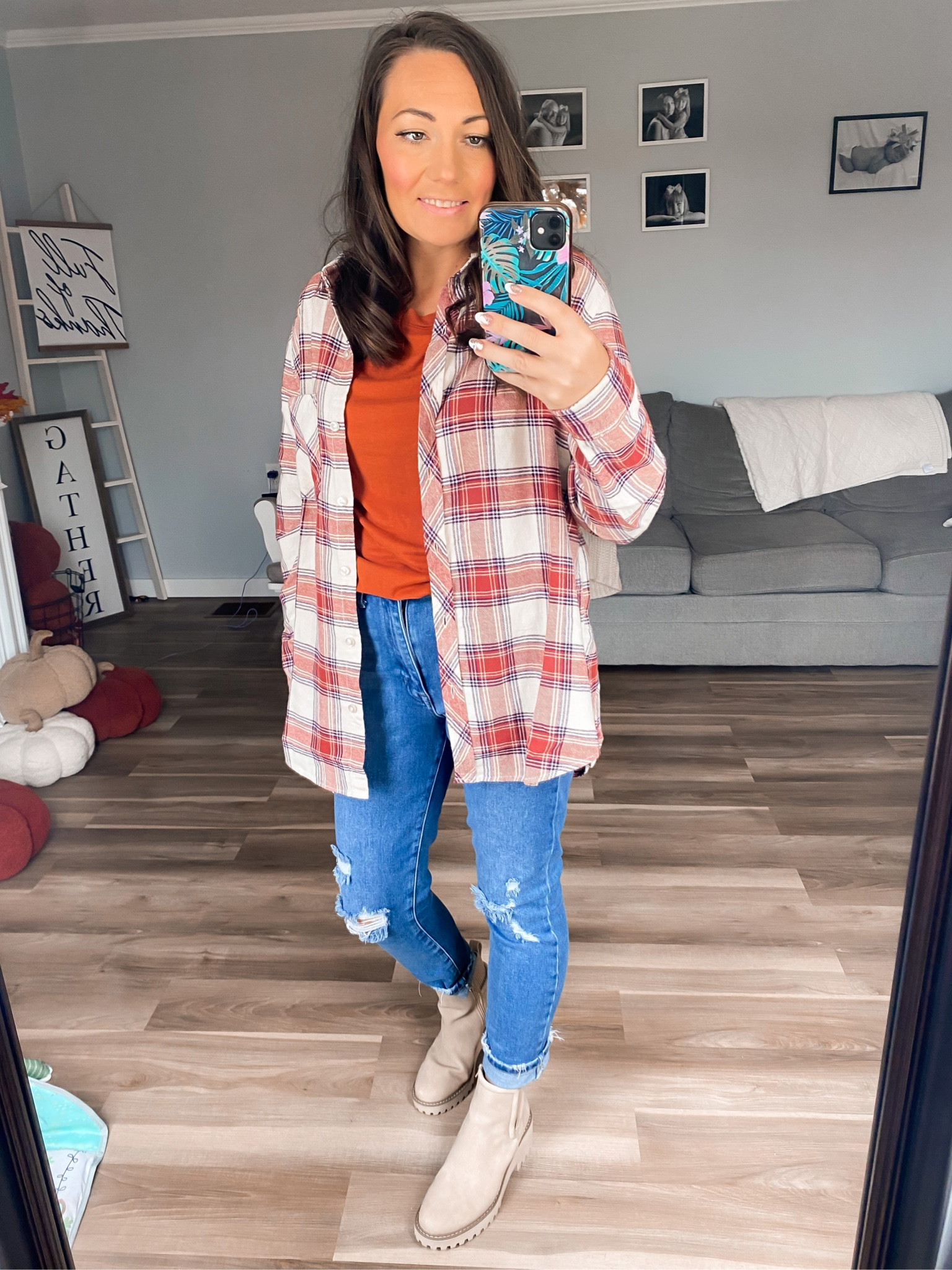 This fannel is screaming fall to me. The colors are perfect! It’s under $15 and comes in other colors options. I sized up to a large for a more relaxed look. 

#LTKstyletip