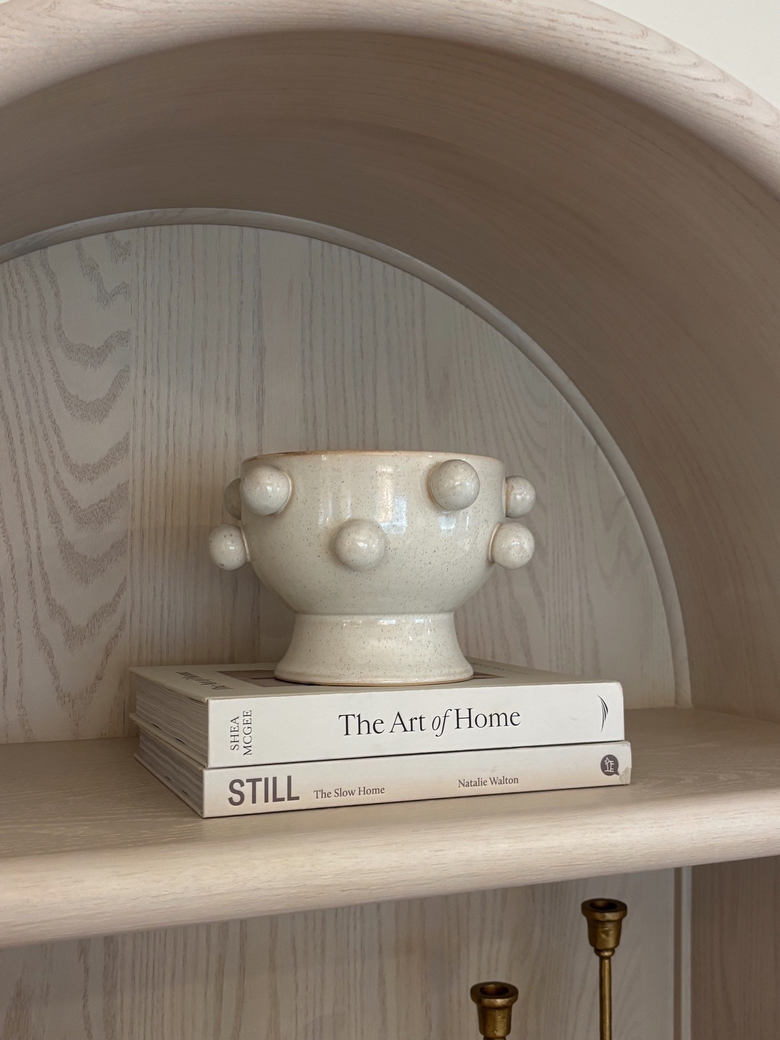 this decorative bowl is my favorite to style a shelf with!!




Home decor, neutral, minimalism, coffee table books, bowl, ceramic, glazed, decorating, bookshelf, sidneymarieduke

#LTKHome