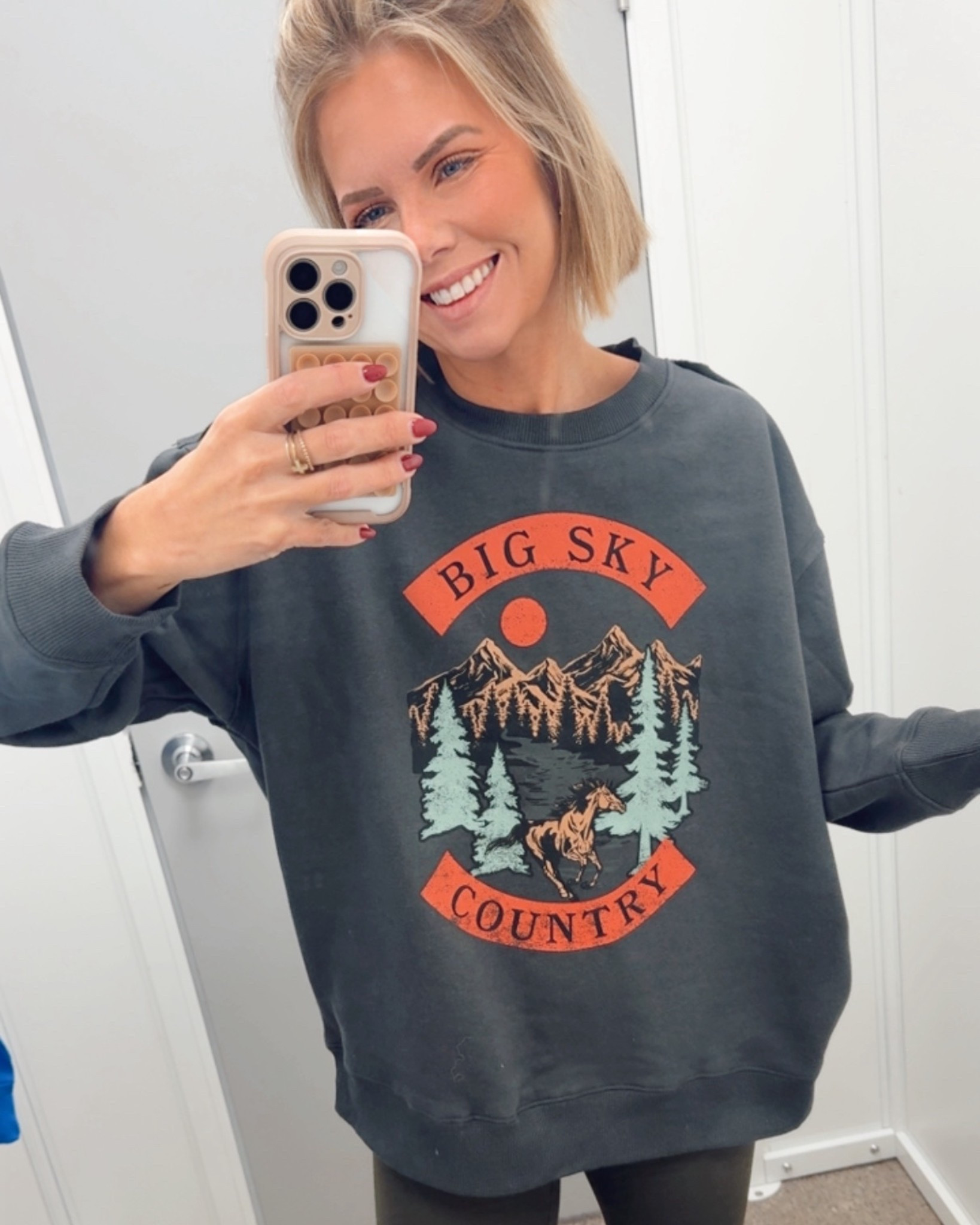 Oversized crew new sweatshirt - perfect for ski trip to the mountains or lounge with leggings 

#LTKmomlife #LTKGiftGuide #LTKActive