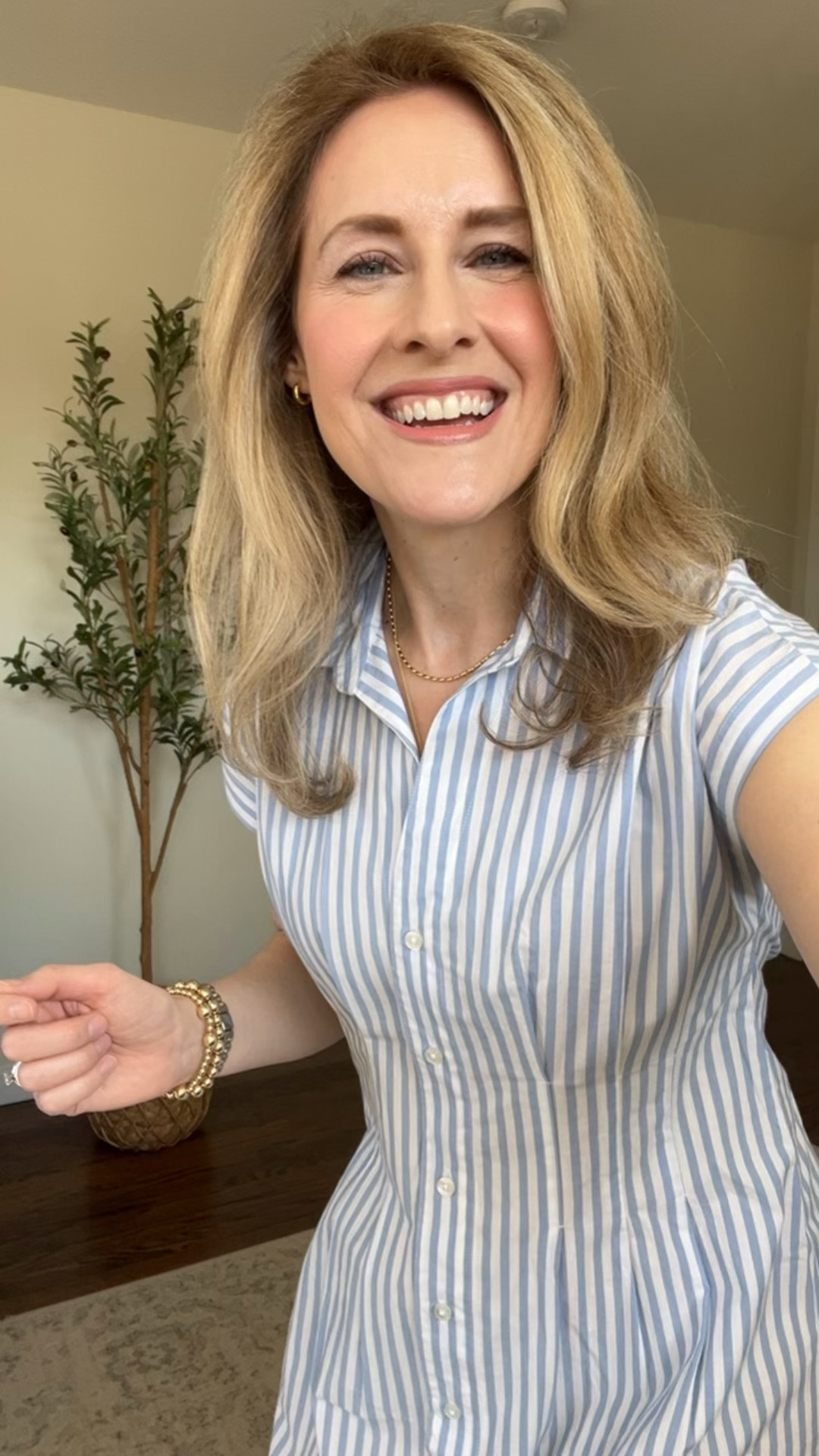 Kohls shirtdress reminds me of the popular Anthropologie one (similar waistline). Fits true to size I’m a small. After recording this I realized the fabric is a bit thin so make sure you’re wearing nude undergarments. #kohlsfind