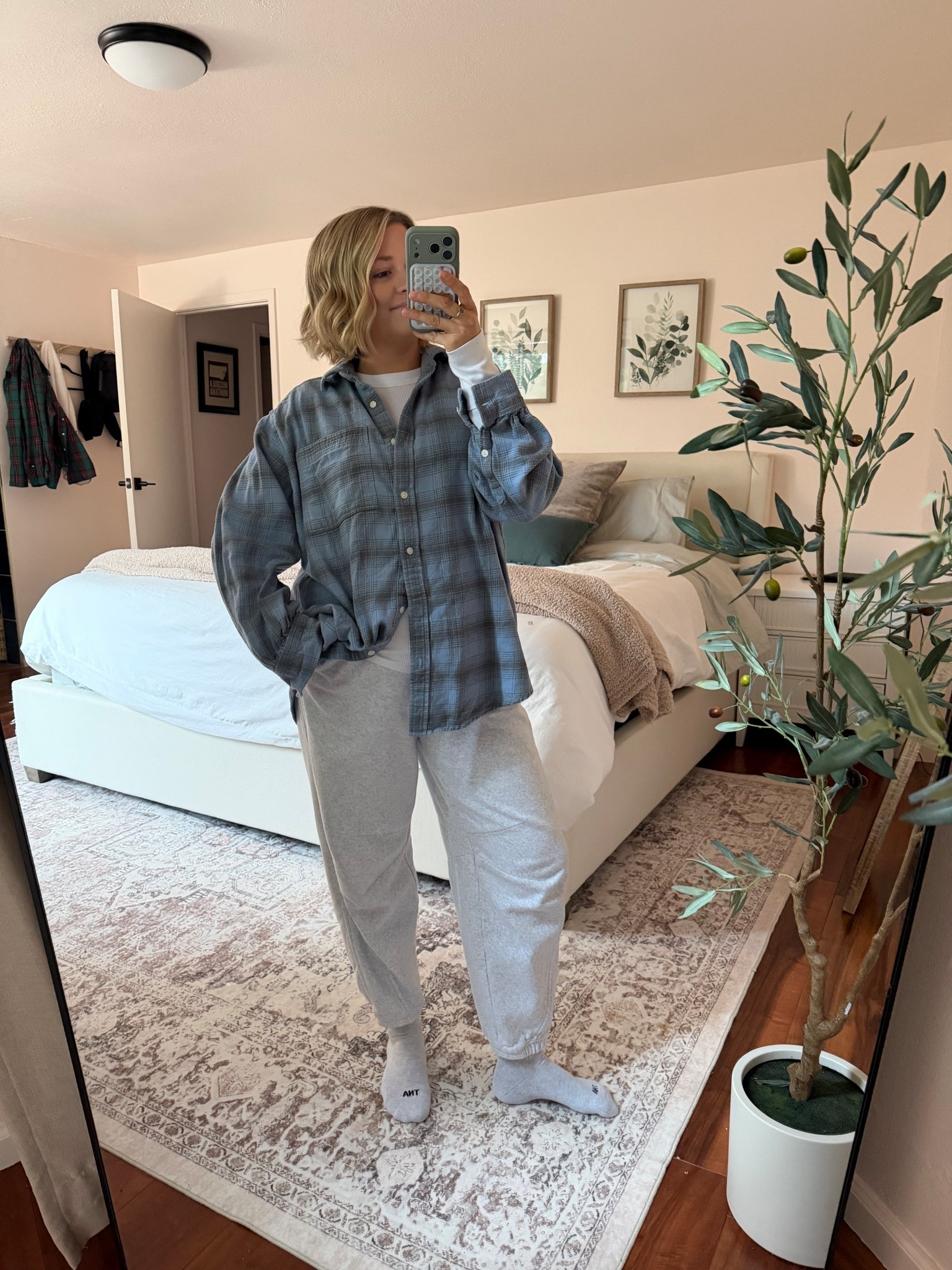 comfy mom ootd 

#LTKmomlife #LTKSaleAlert #LTKootd