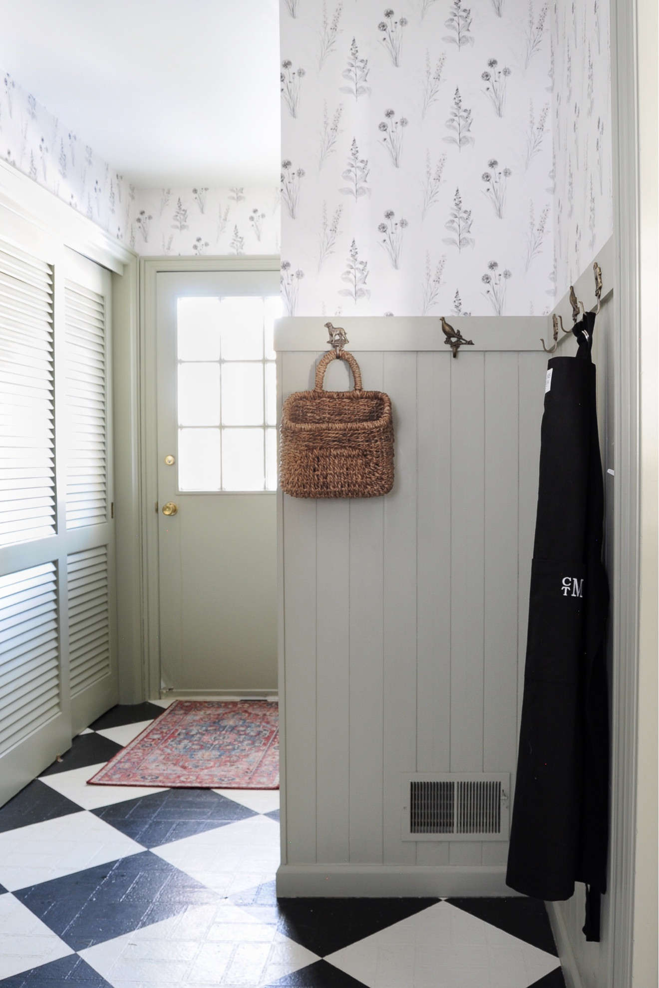 Mudroom with green walls and wallpaper 

#LTKFamily #LTKFindsUnder100 #LTKHome