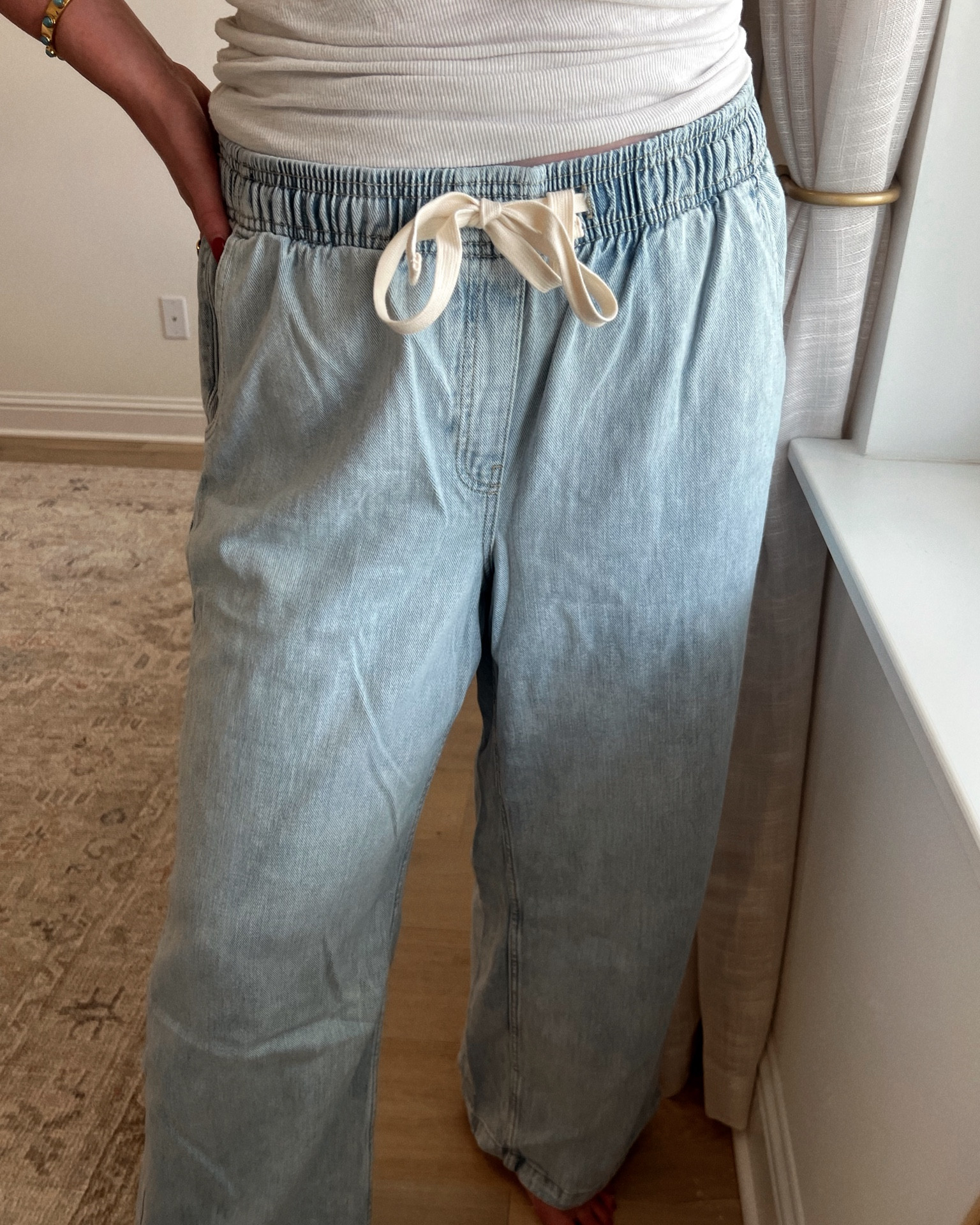 Jeans that feel like sweatpants?! Yes please. Wearing size L! #gapfinds #drawstringpants #wideleg #jeansweatpants 