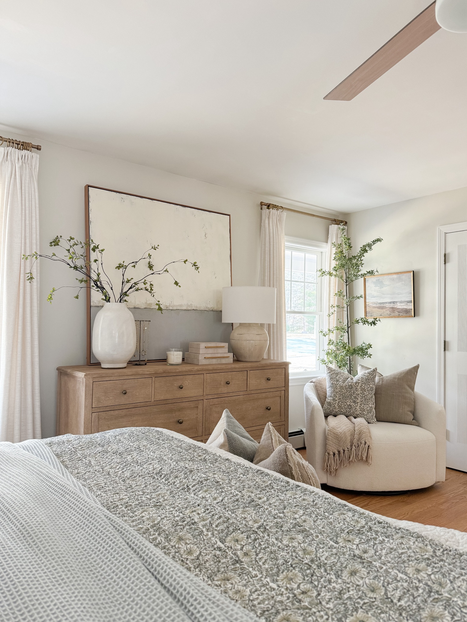 Coastal and Custom Home Decor

Bedroom  home decor  neutral home decor  coastal home decor  2025 home decor  trending home decor 

#LTKHome #LTKStyleTip #LTKFindsUnder100