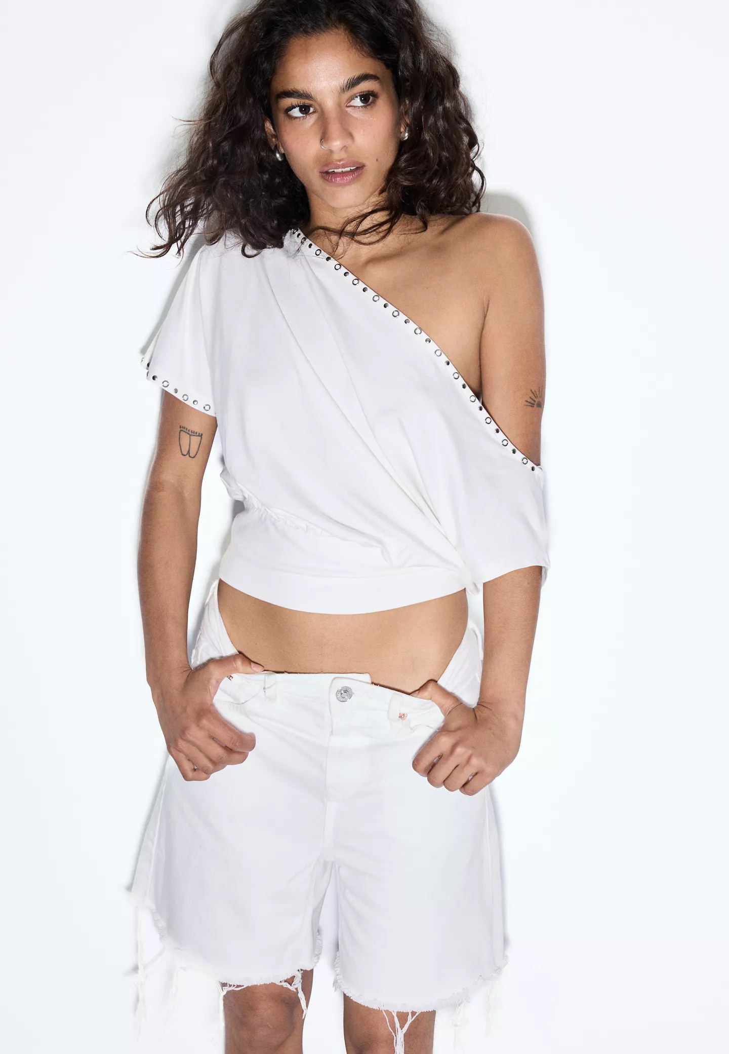 D93 Longline shorts - Women's Latest trends | Stradivarius United Kingdom | Stradivarius (UK)
