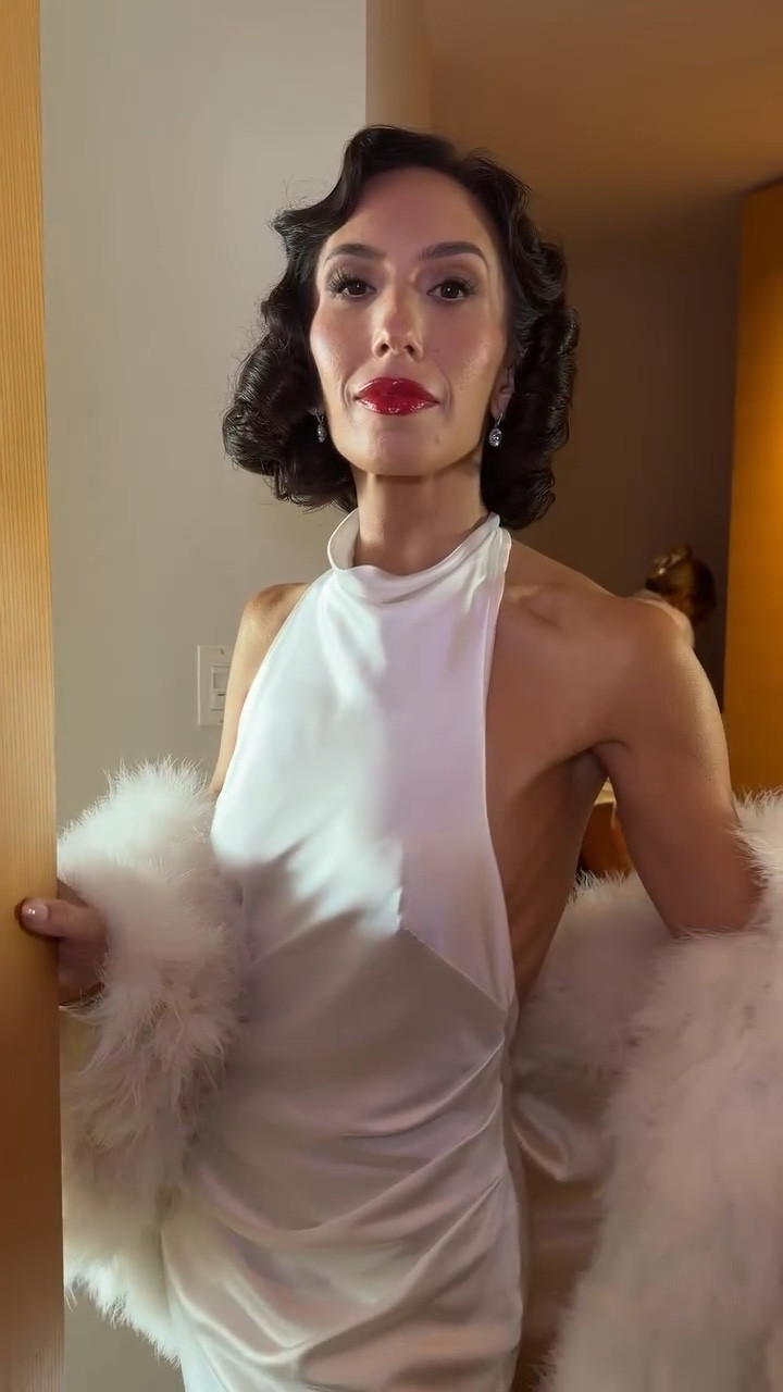 Walking into this week like…🤍

#monday #transformation

#LTKHoliday #LTKCyberWeek #LTKBeauty