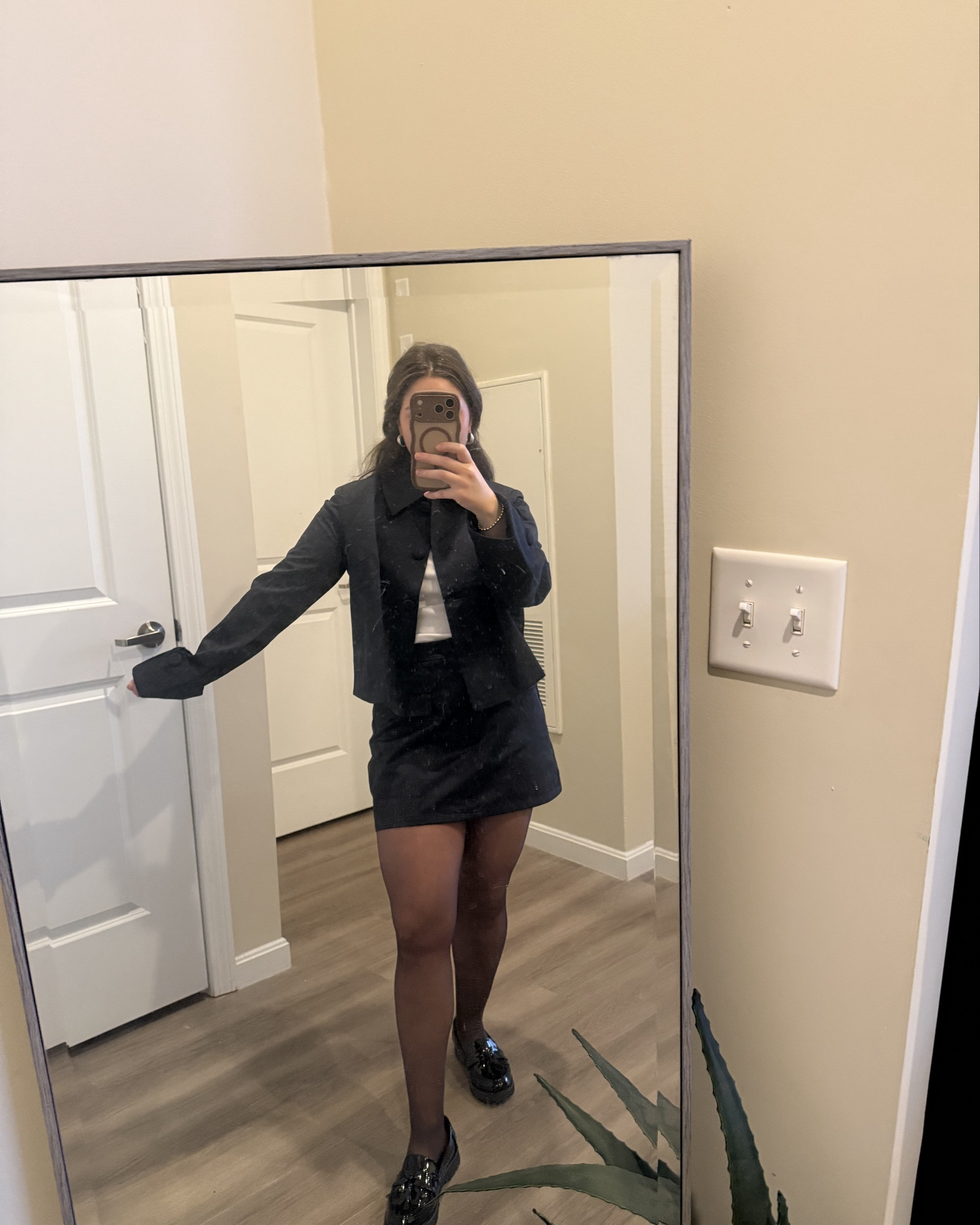 love me a set that is work appropriate 😍
#workwear #ootd #cuteset #midsize #commensehaul #abercrombie #abercrombiepartner