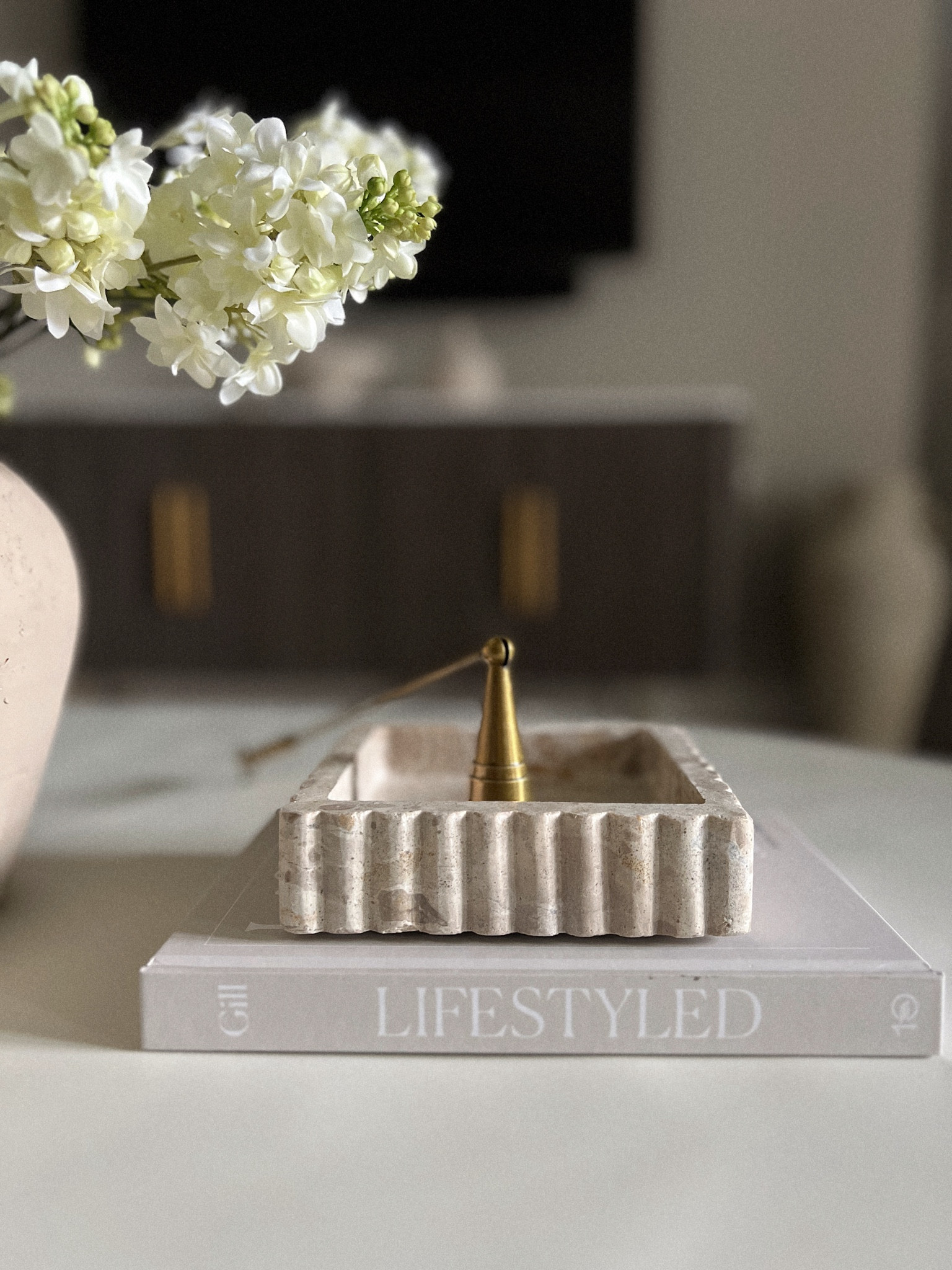 Beautiful scalloped marble tray! 💛

Table Decoration 

#LTKFindsUnder50 #LTKHome