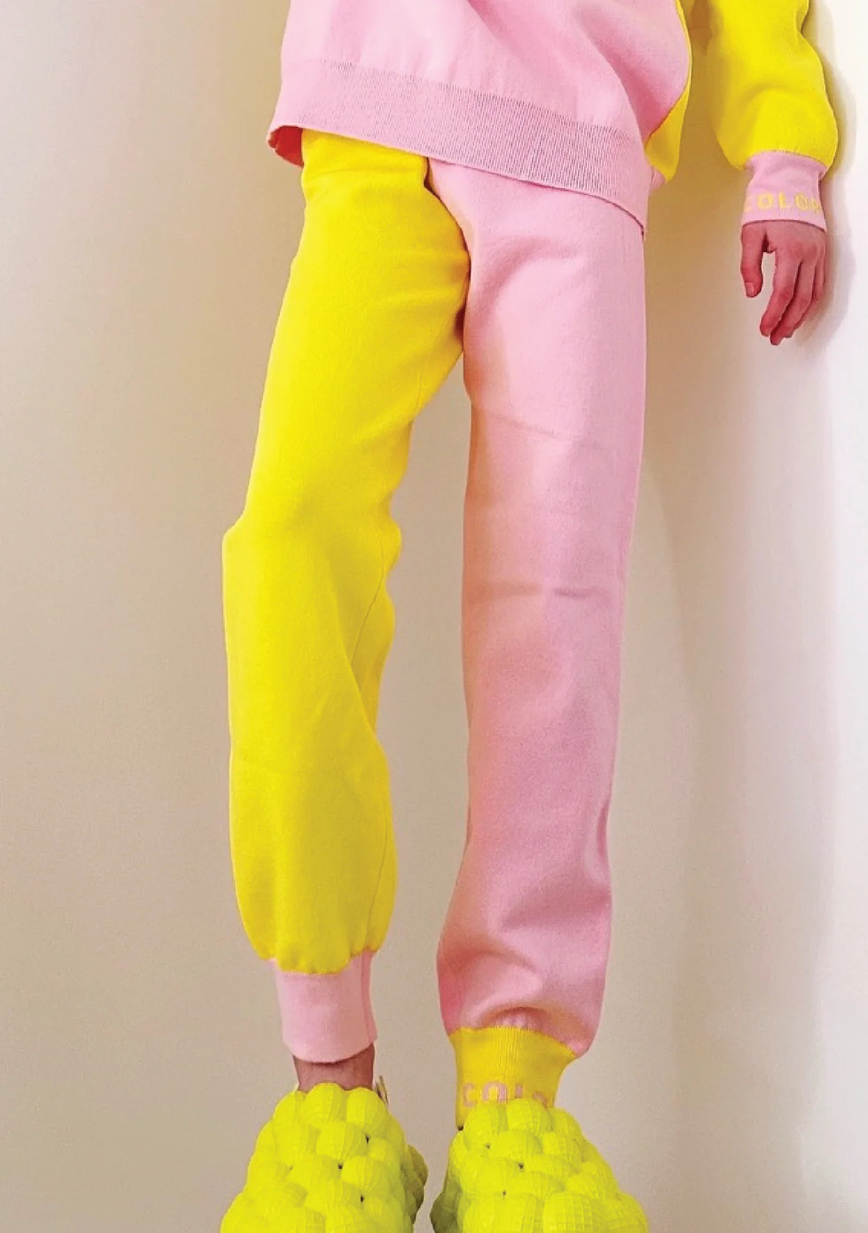 LITTLE JOGGER: Cherry | Colorbloc