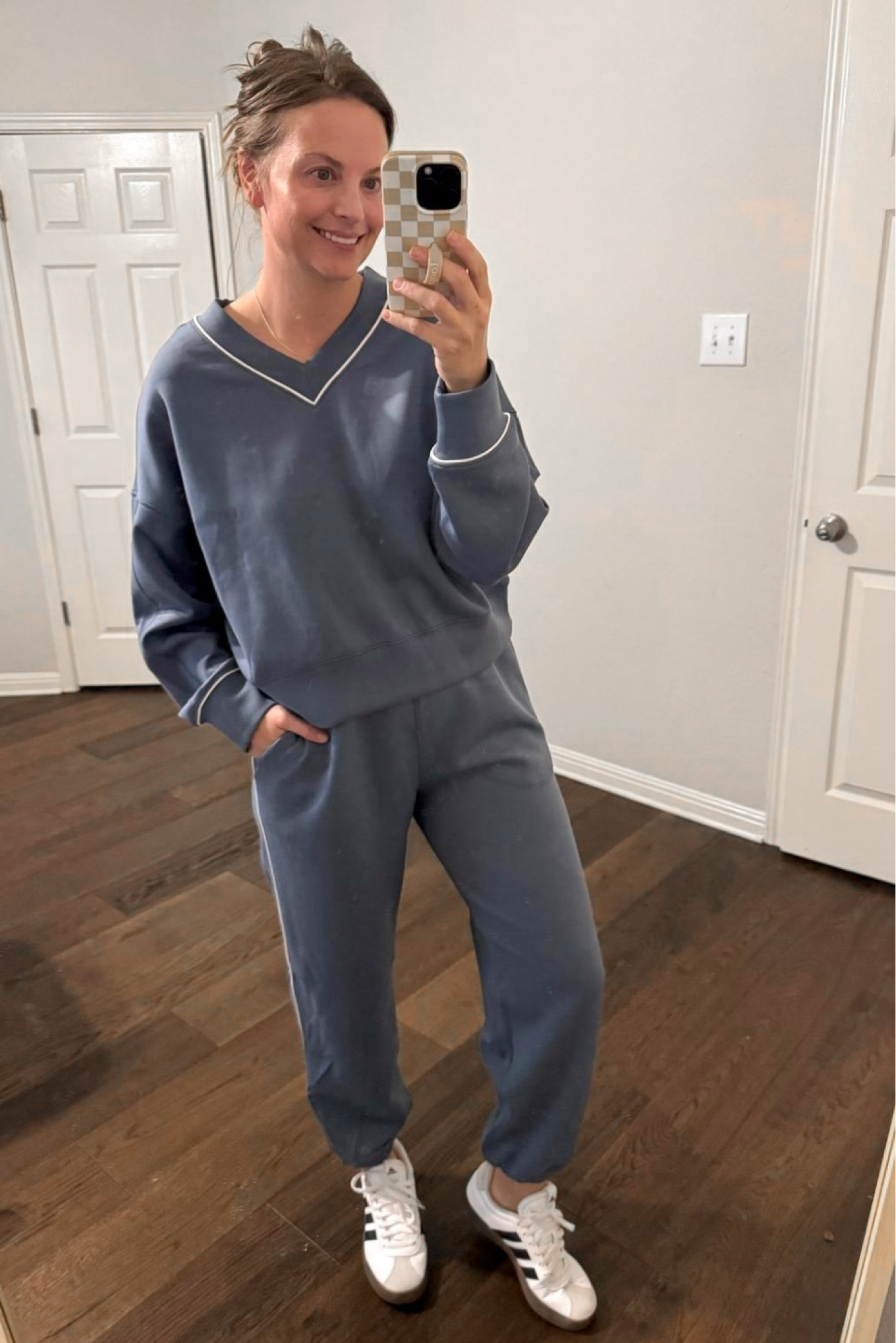 Abercrombie YPB set
Xs in top 
Small in pants 